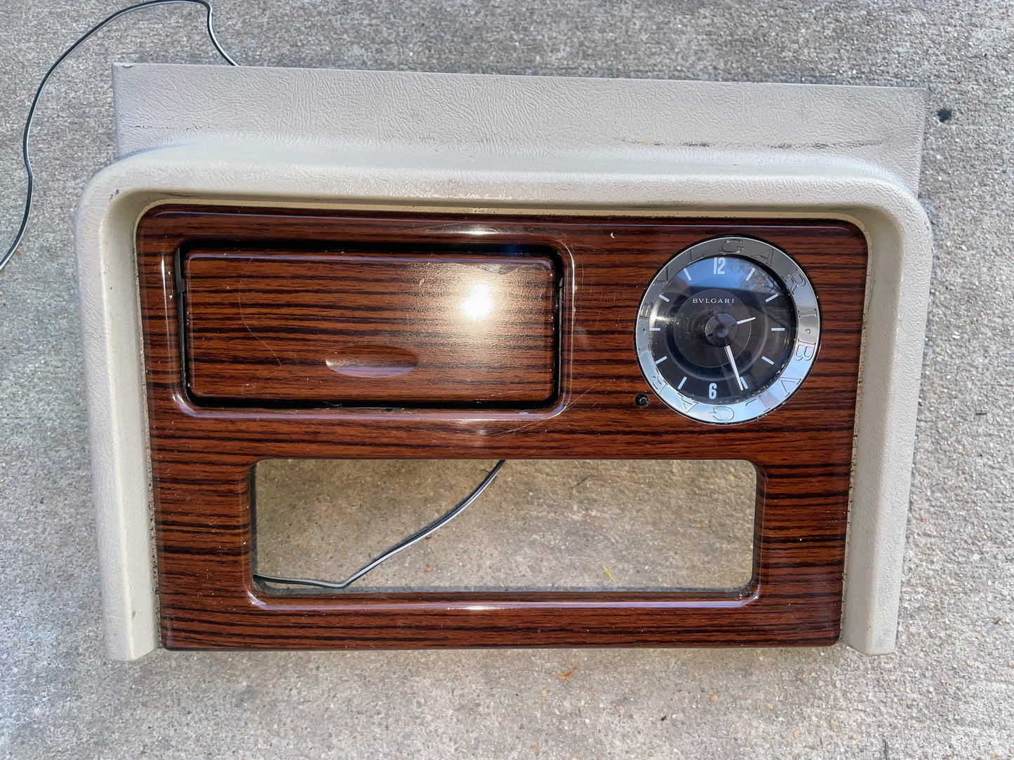 OEM Center Console Front Bin Woodgrain Trim with Clock in Light Beige for 2003-2006 Cadillac Escalade