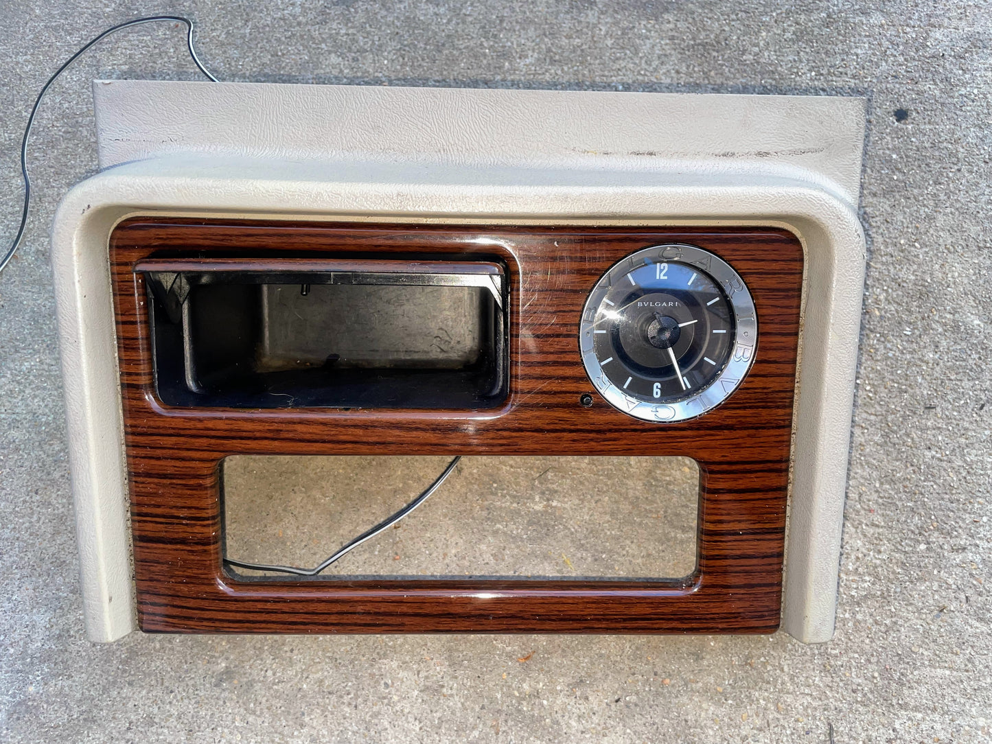 OEM Center Console Front Bin Woodgrain Trim with Clock in Light Beige for 2003-2006 Cadillac Escalade