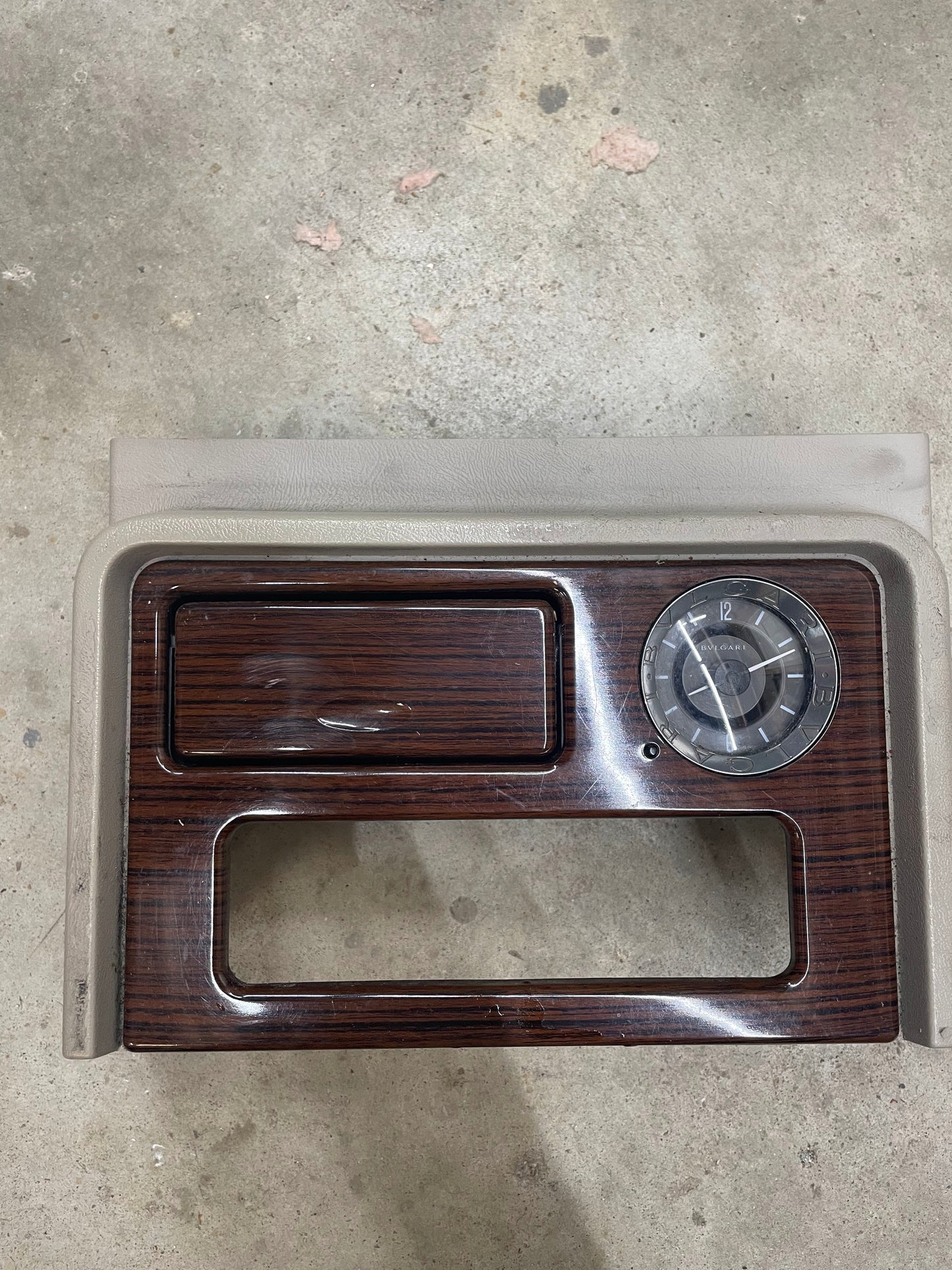 OEM Center Console Front Bin Woodgrain Trim with Clock in Light Beige for 2003-2006 Cadillac Escalade