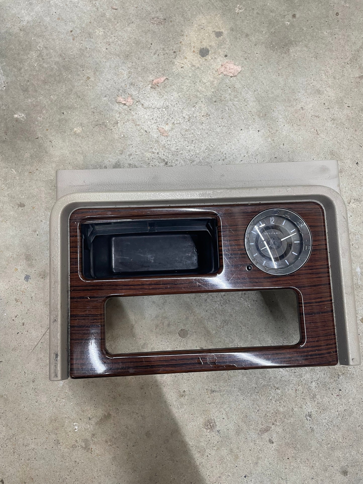 OEM Center Console Front Bin Woodgrain Trim with Clock in Light Beige for 2003-2006 Cadillac Escalade