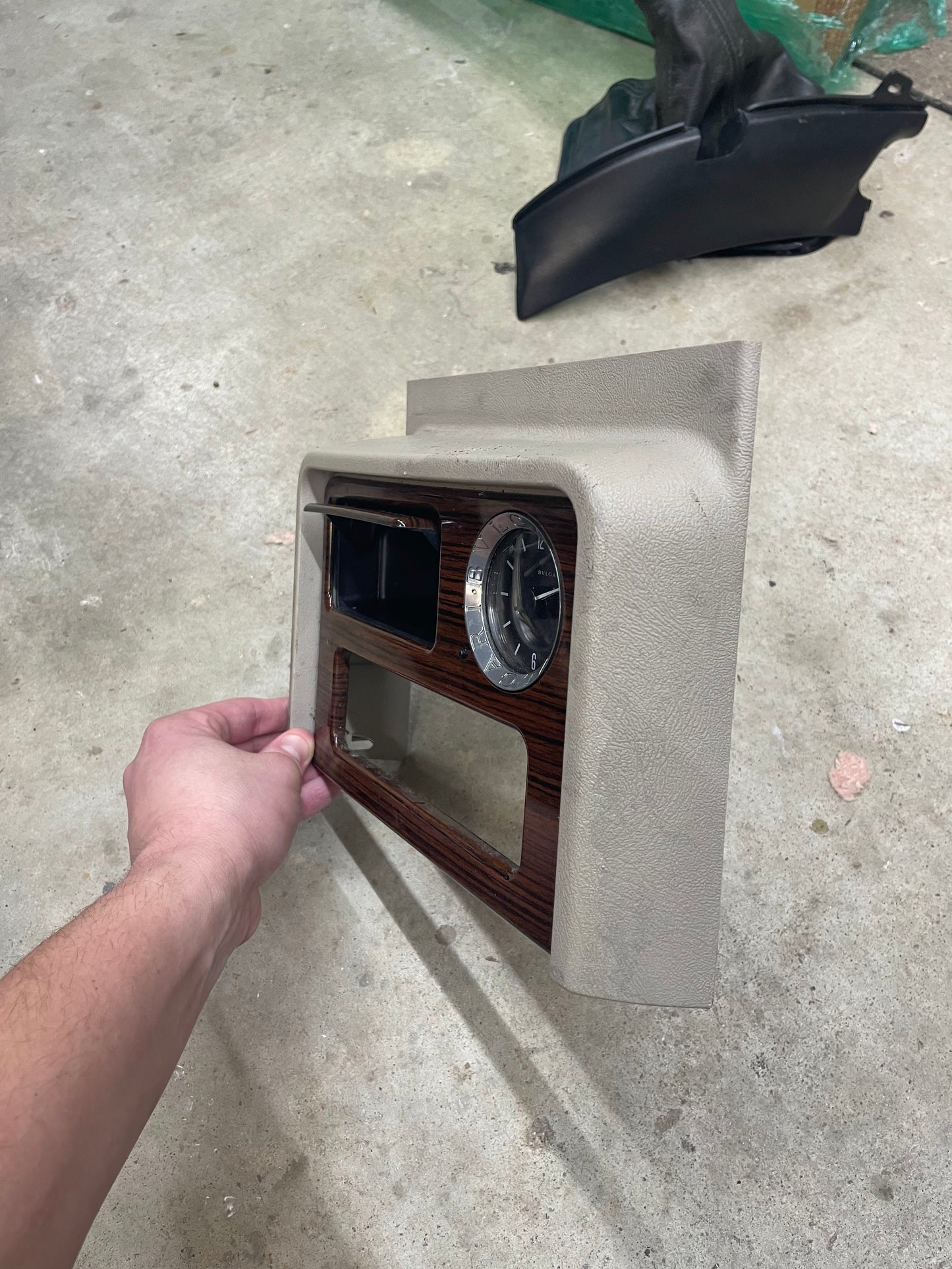 OEM Center Console Front Bin Woodgrain Trim with Clock in Light Beige for 2003-2006 Cadillac Escalade