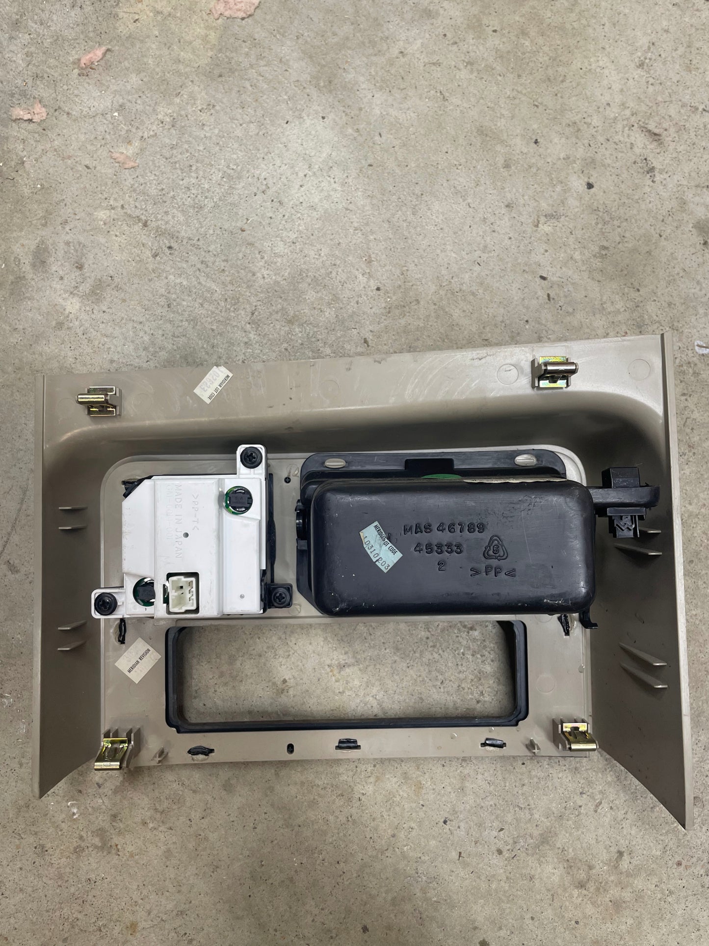 OEM Center Console Front Bin Woodgrain Trim with Clock in Light Beige for 2003-2006 Cadillac Escalade