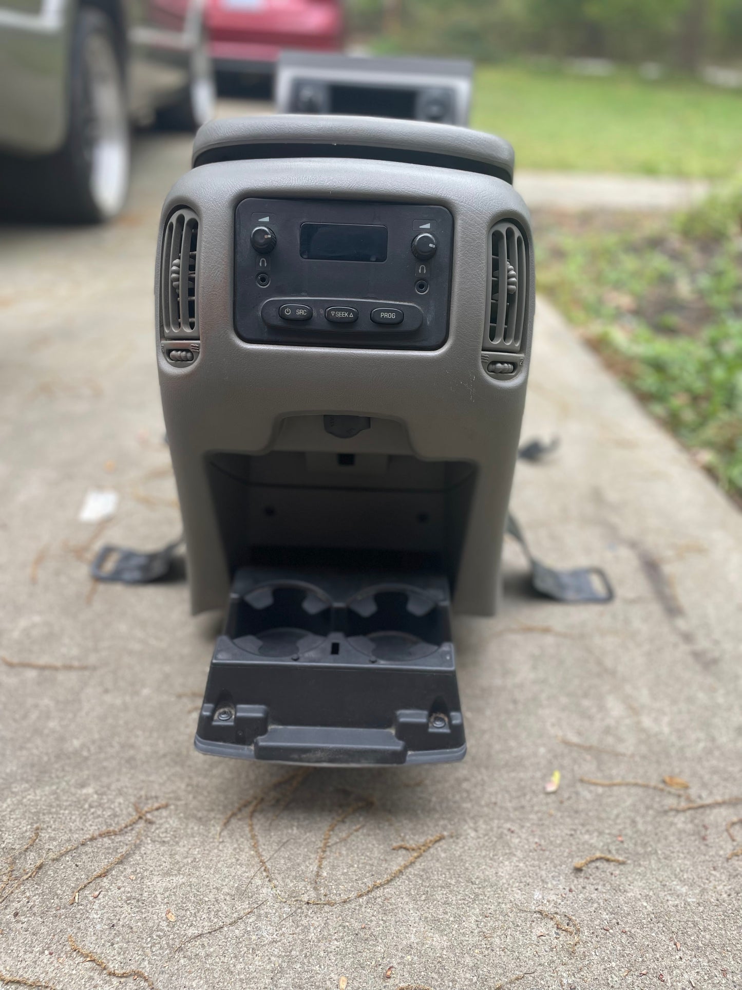 OEM Center Console in Light Gray 92I for 2003-2007 Chevy Silverado, Tahoe, Suburban, and more