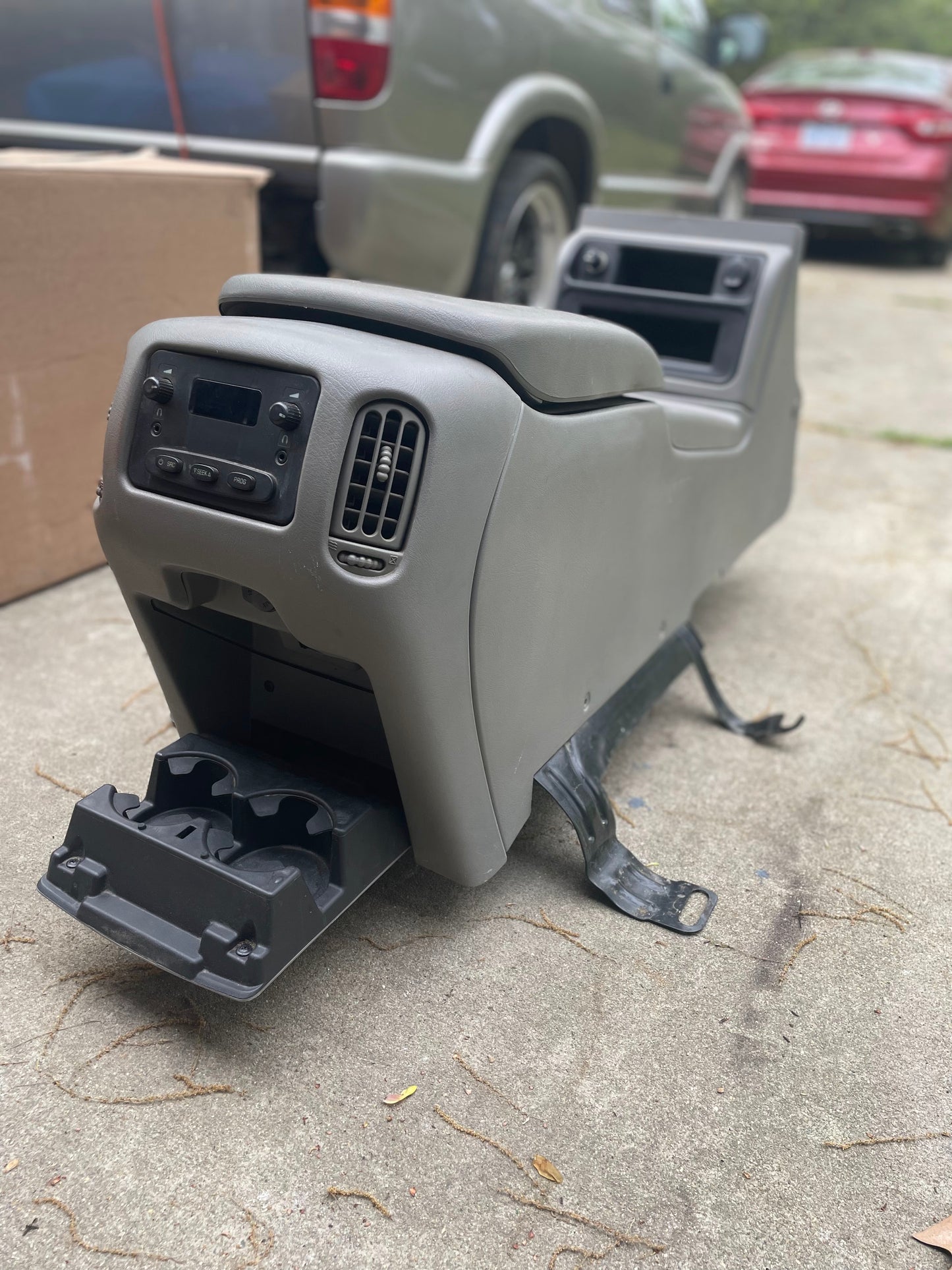 OEM Center Console in Light Gray 92I for 2003-2007 Chevy Silverado, Tahoe, Suburban, and more