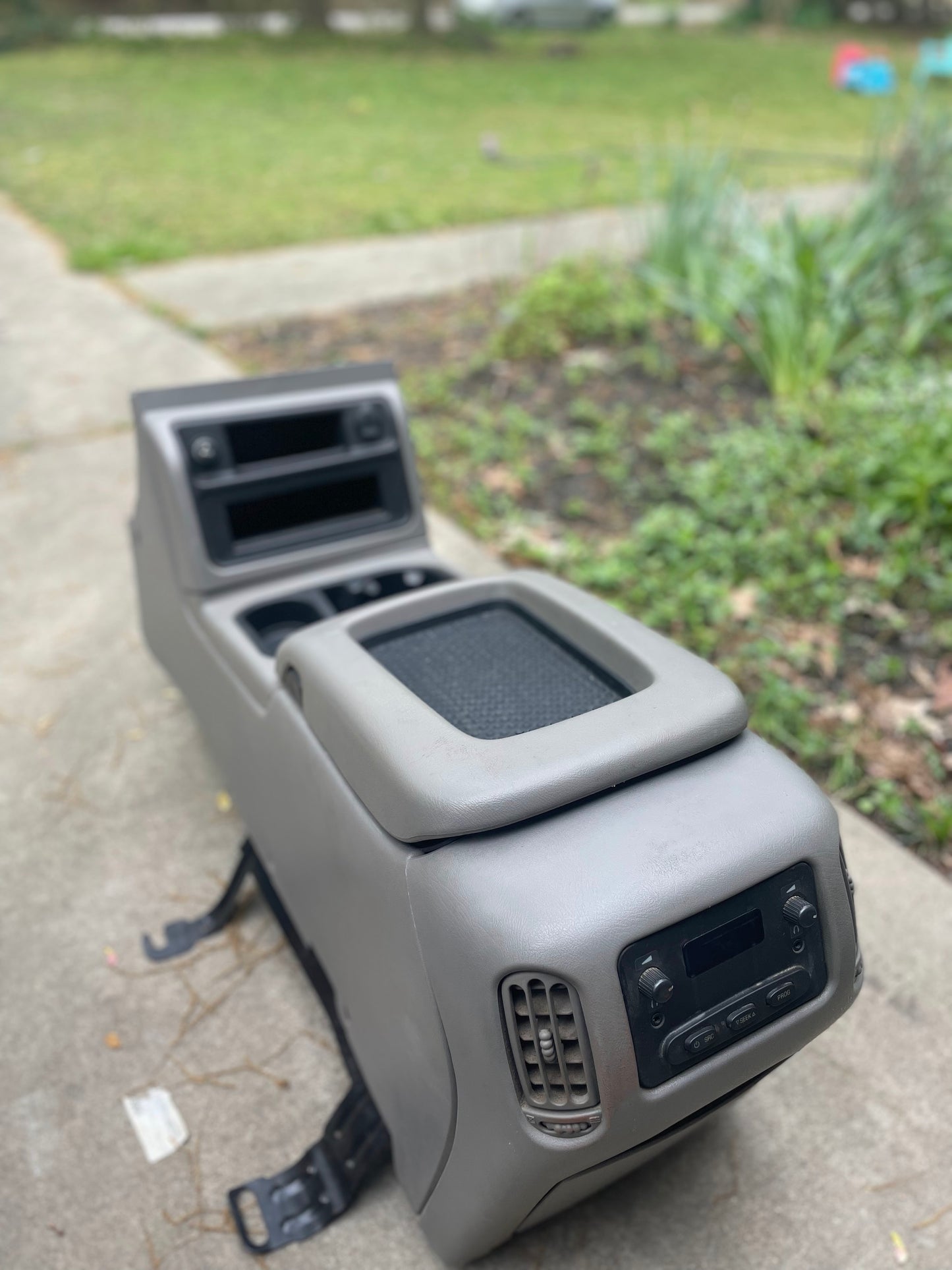 OEM Center Console in Light Gray 92I for 2003-2007 Chevy Silverado, Tahoe, Suburban, and more