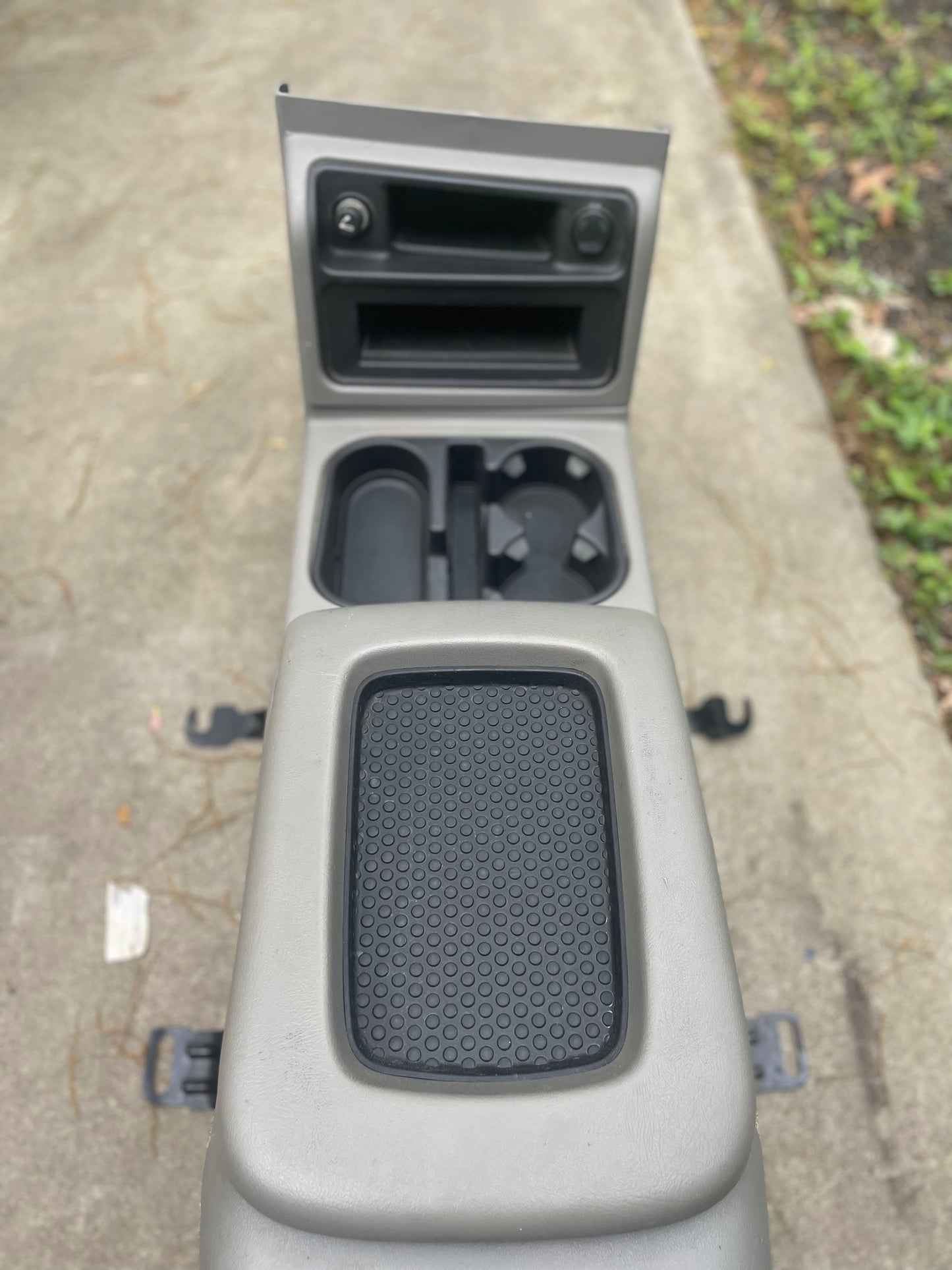 OEM Center Console in Light Gray 92I for 2003-2007 Chevy Silverado, Tahoe, Suburban, and more