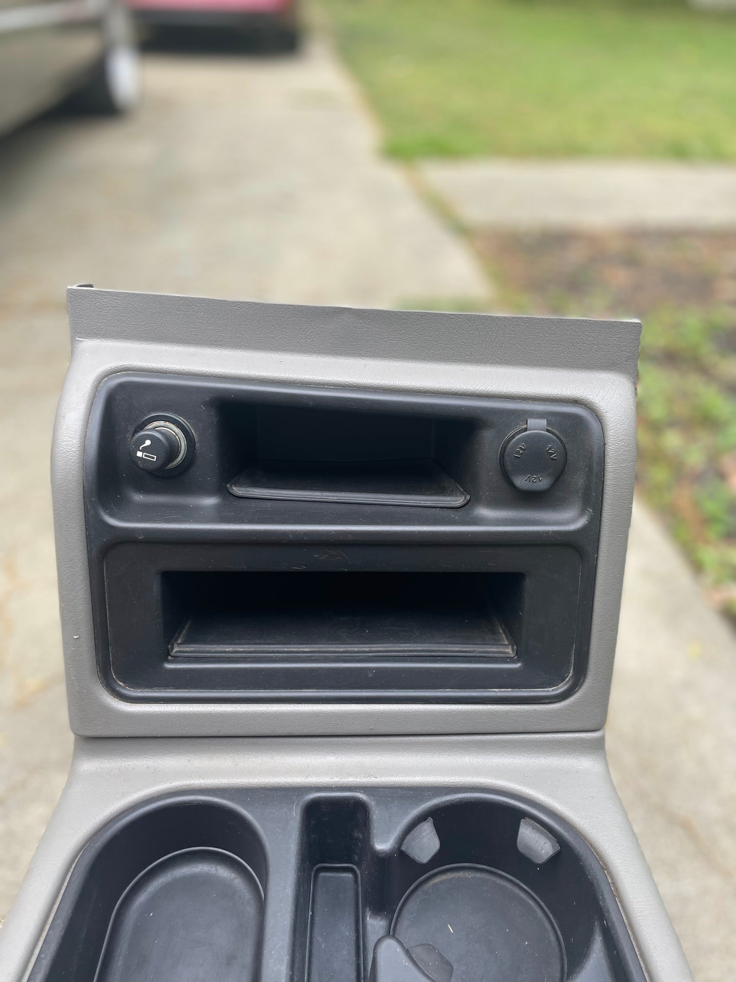 OEM Center Console in Light Gray 92I for 2003-2007 Chevy Silverado, Tahoe, Suburban, and more