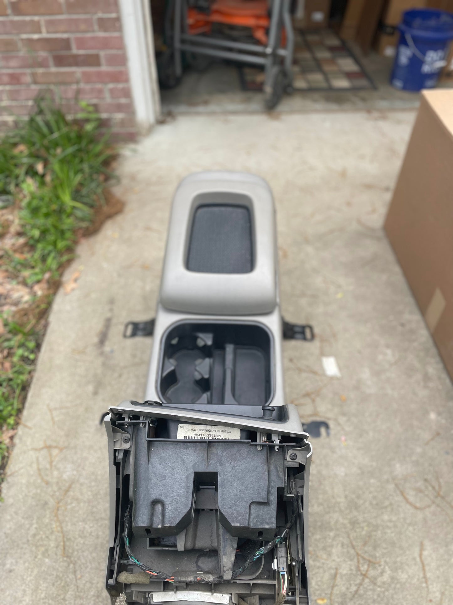 OEM Center Console in Light Gray 92I for 2003-2007 Chevy Silverado, Tahoe, Suburban, and more