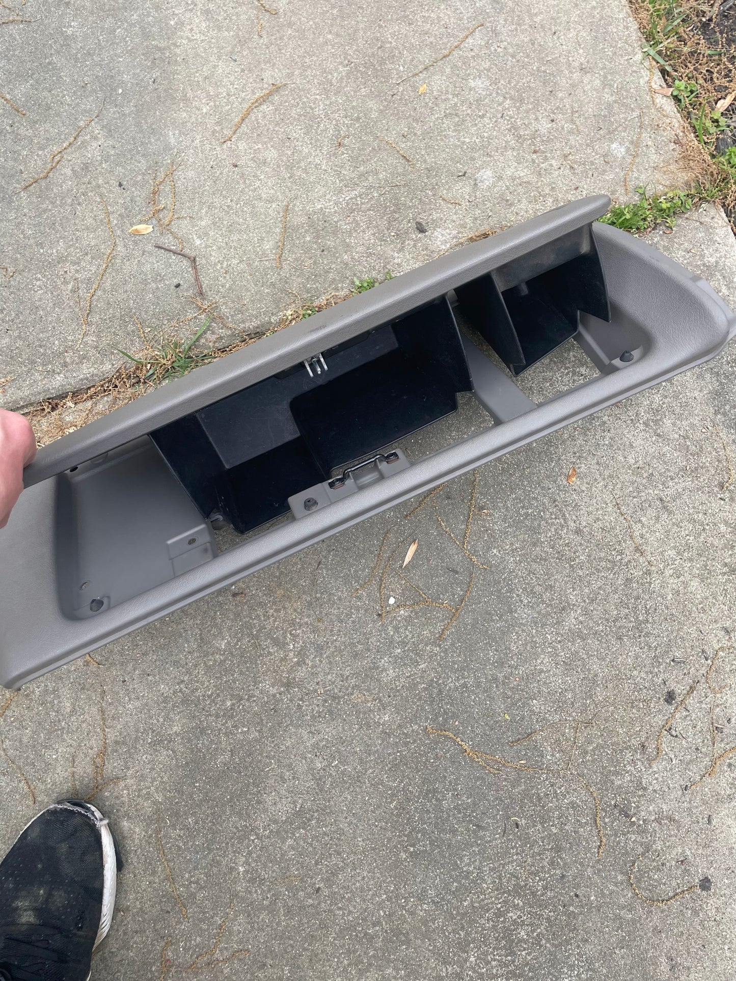 OEM Center Console in Light Gray 92I for 2003-2007 Chevy Silverado, Tahoe, Suburban, and more