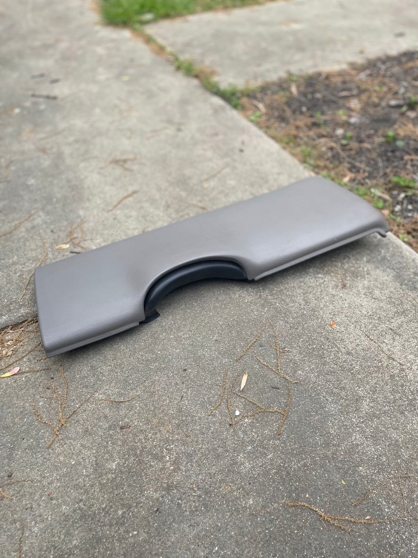OEM Center Console in Light Gray 92I for 2003-2007 Chevy Silverado, Tahoe, Suburban, and more