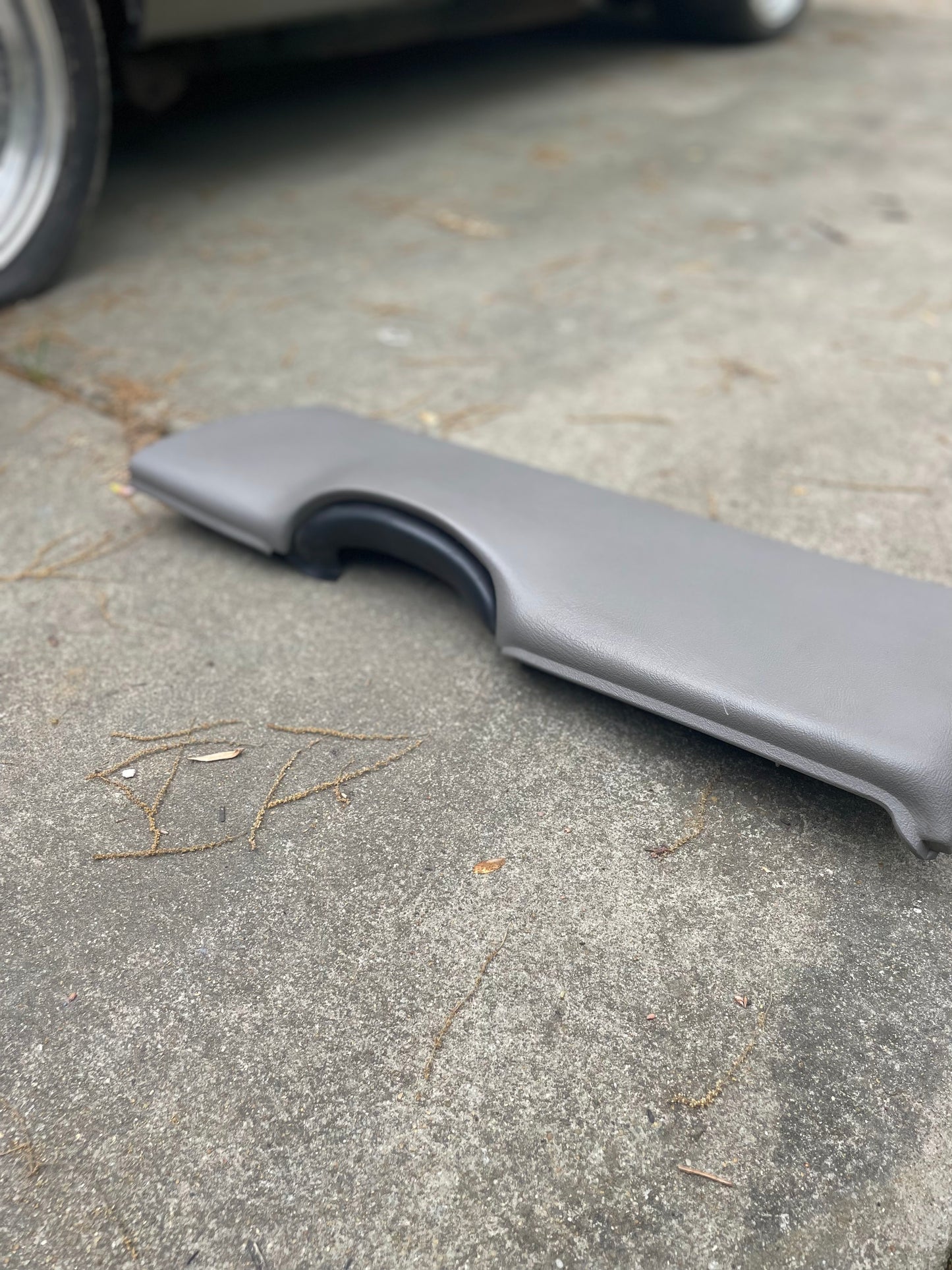 OEM Center Console in Light Gray 92I for 2003-2007 Chevy Silverado, Tahoe, Suburban, and more
