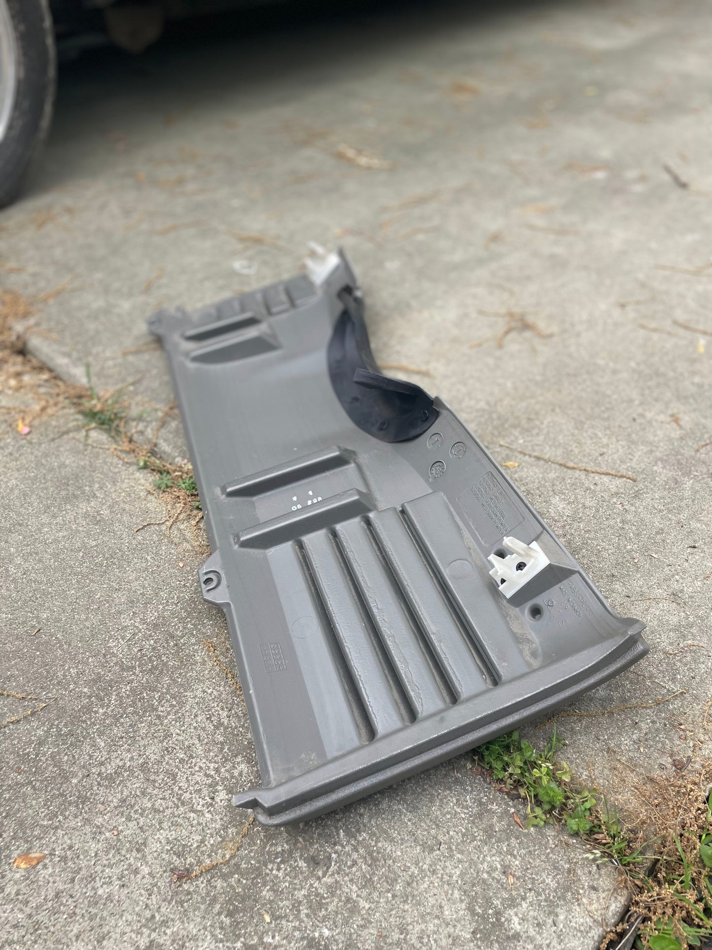 OEM Center Console in Light Gray 92I for 2003-2007 Chevy Silverado, Tahoe, Suburban, and more