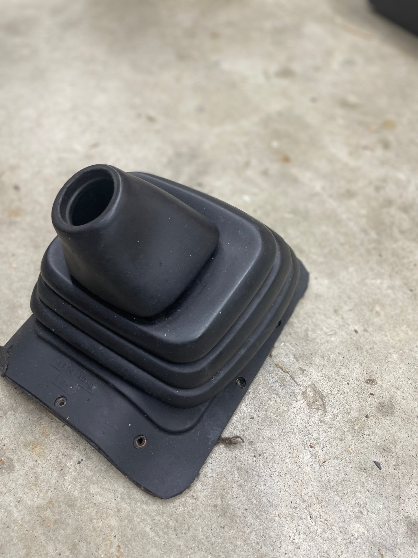 OEM Manual Transmission Floor Shift Boot for 1996-1997 Chevy S10, GMC Sonoma