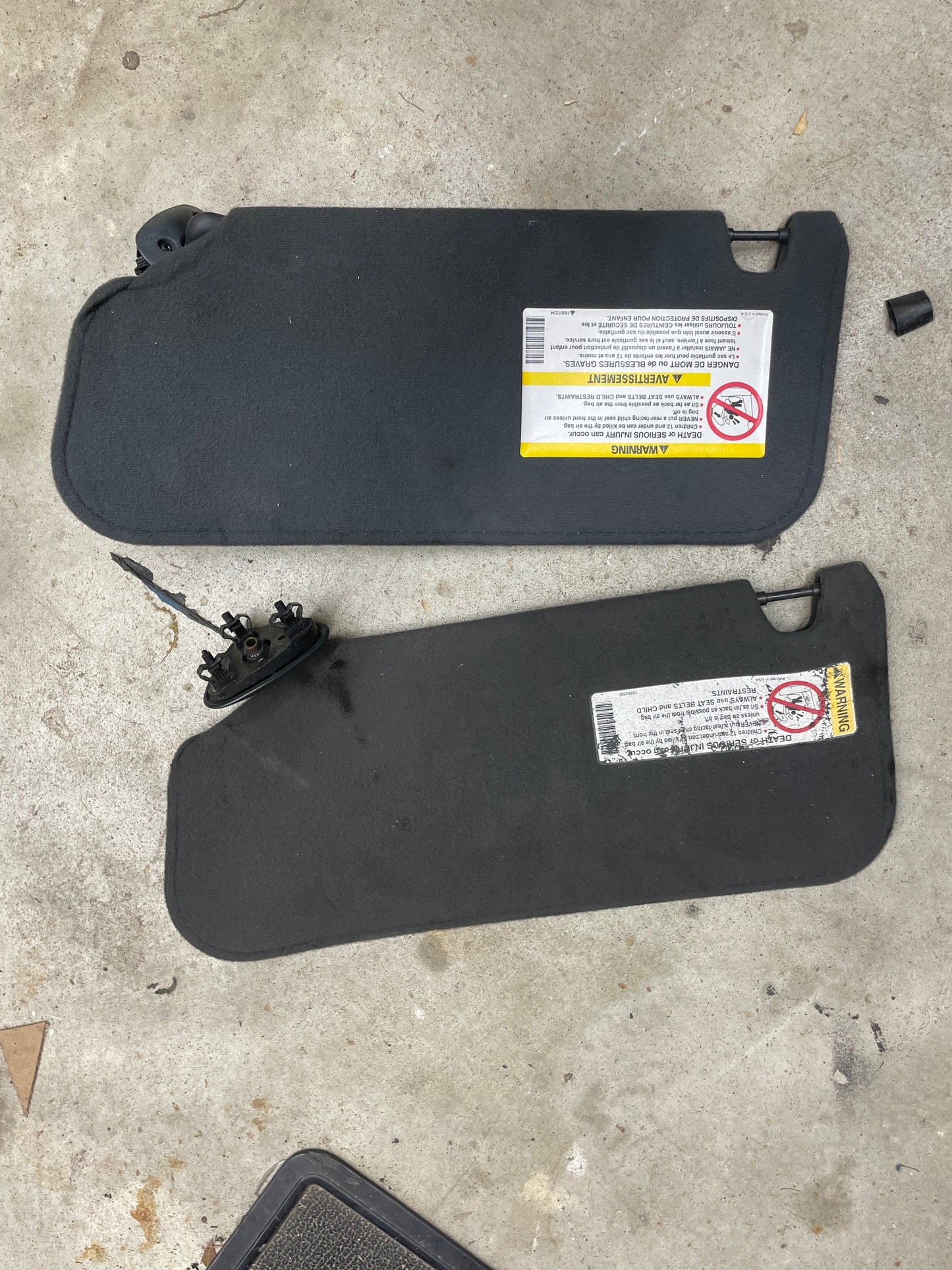 OEM Pair of Sun Visors in Dark Gray for 1995-2005 Chevy S10, Blazer, and more