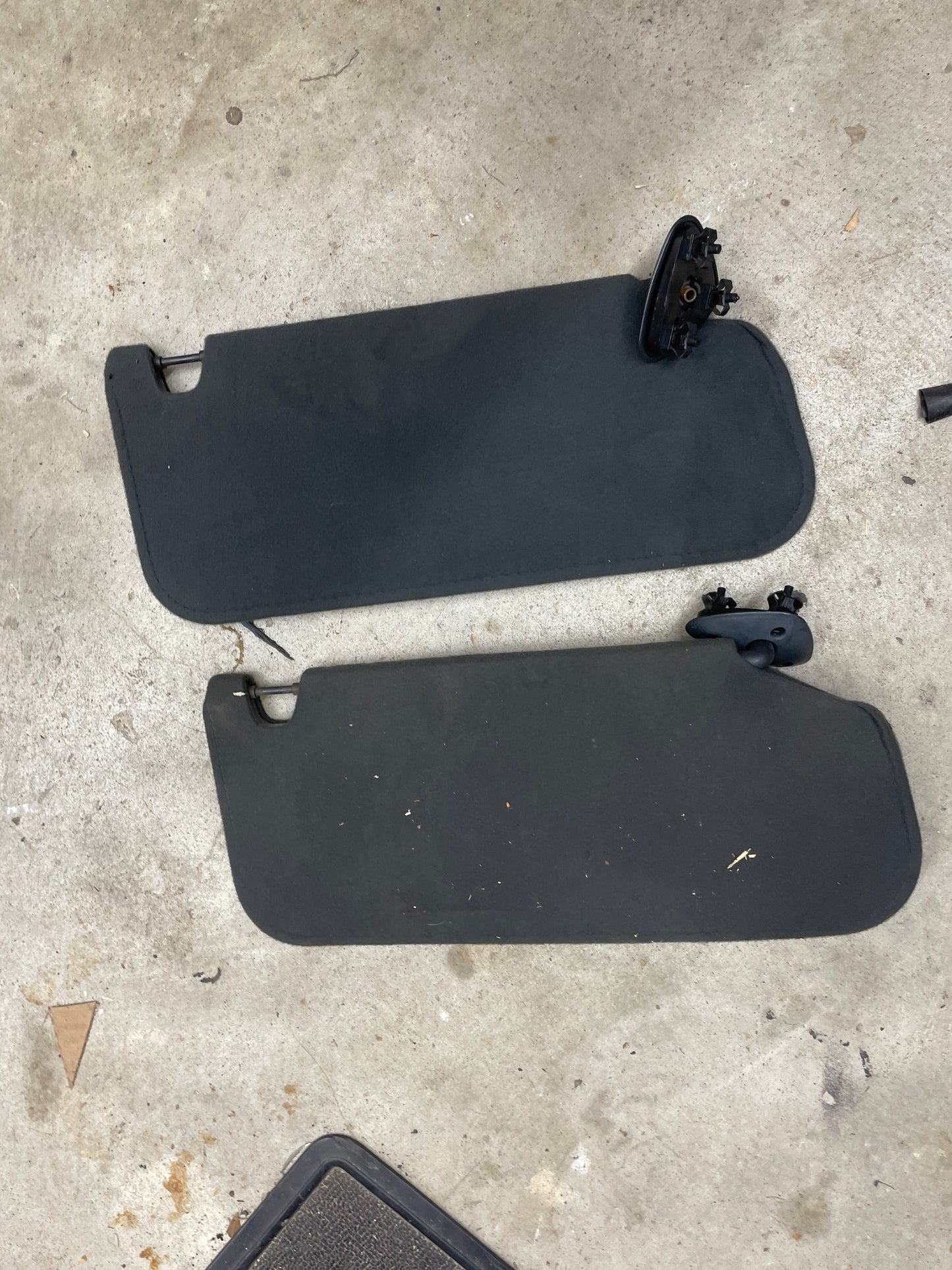 OEM Pair of Sun Visors in Dark Gray for 1995-2005 Chevy S10, Blazer, and more