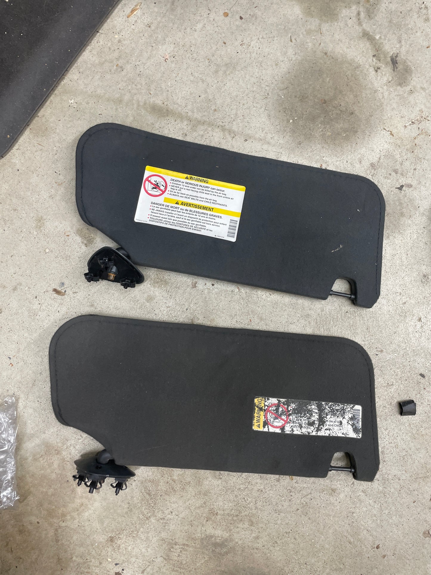 OEM Pair of Sun Visors in Dark Gray for 1995-2005 Chevy S10, Blazer, and more