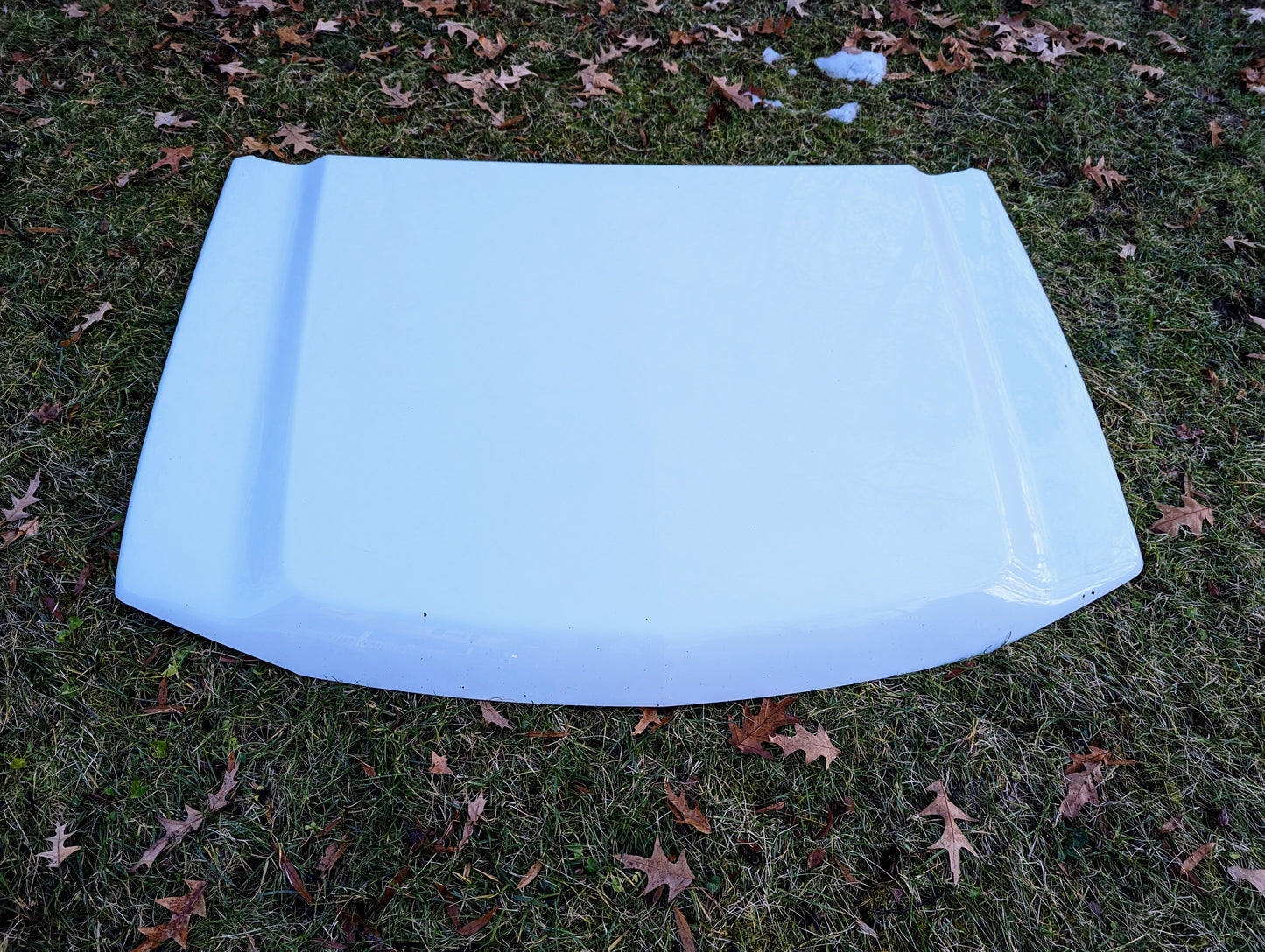 OEM HD Style Hood & Grill in White for 2003 - 2007 Chevrolet Silverado Cateye
