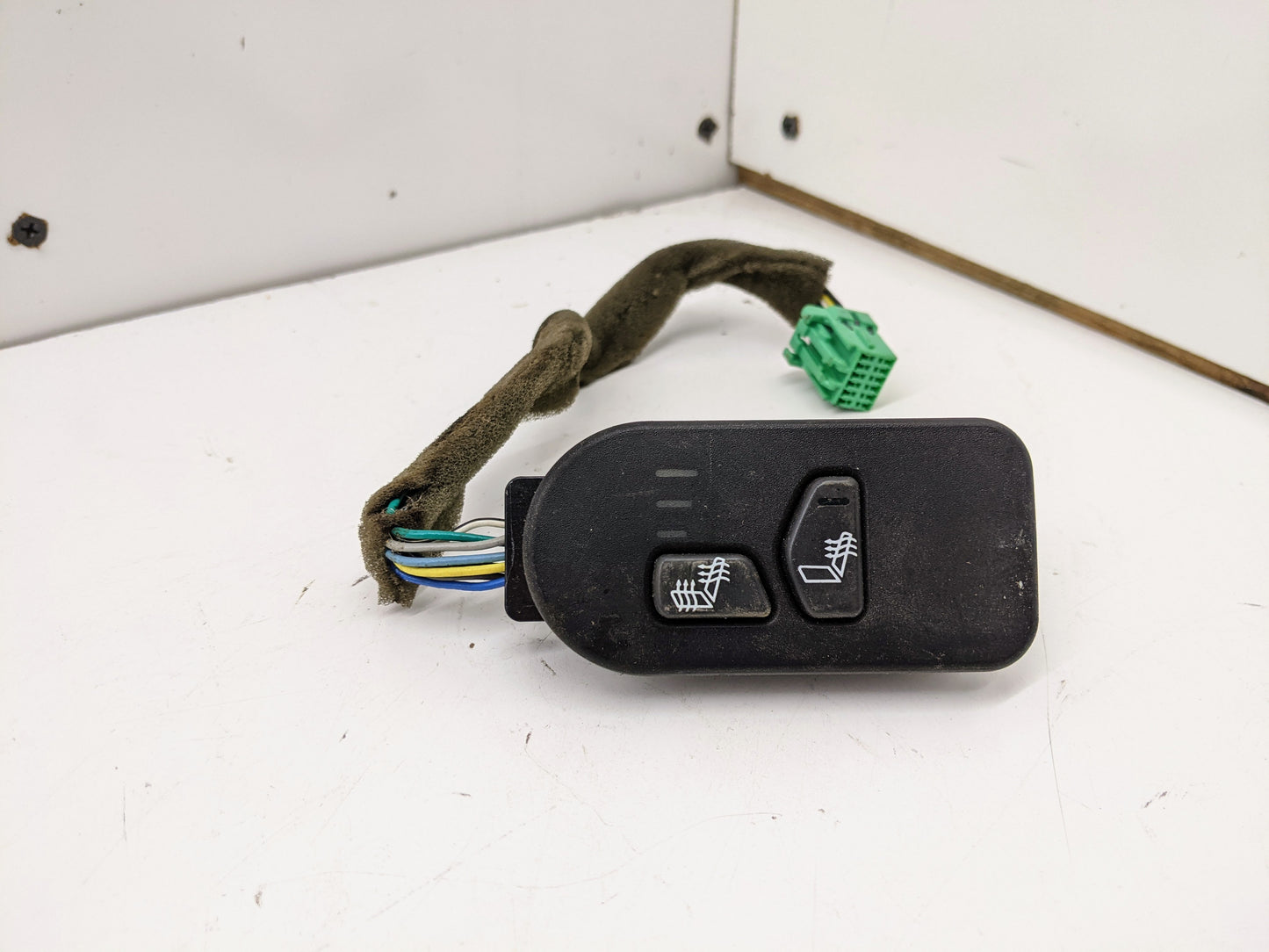 03-06 Chevy Silverado Tahoe GMC Sierra Yukon Passenger Right Heated Seat Switch