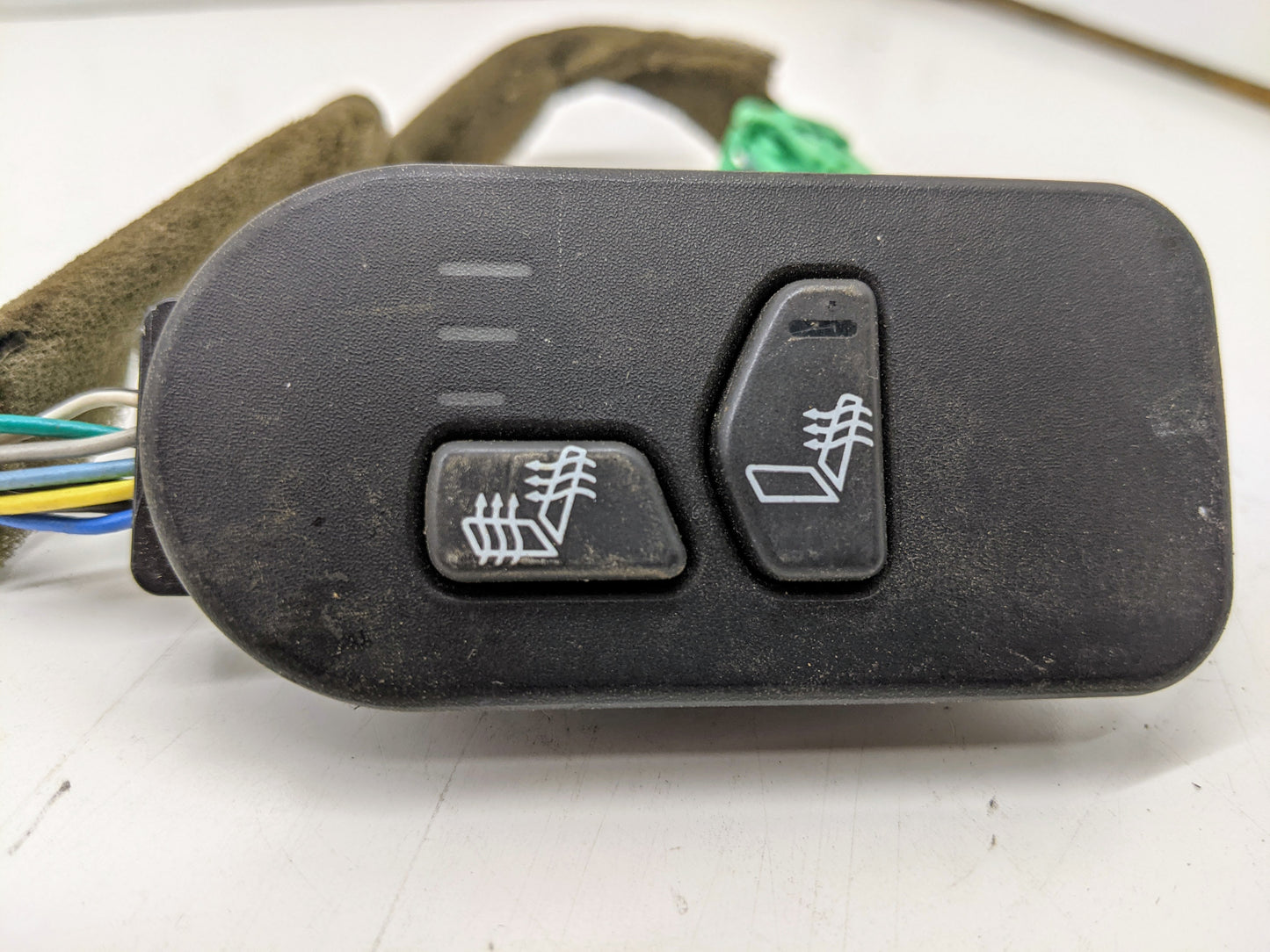 03-06 Chevy Silverado Tahoe GMC Sierra Yukon Passenger Right Heated Seat Switch