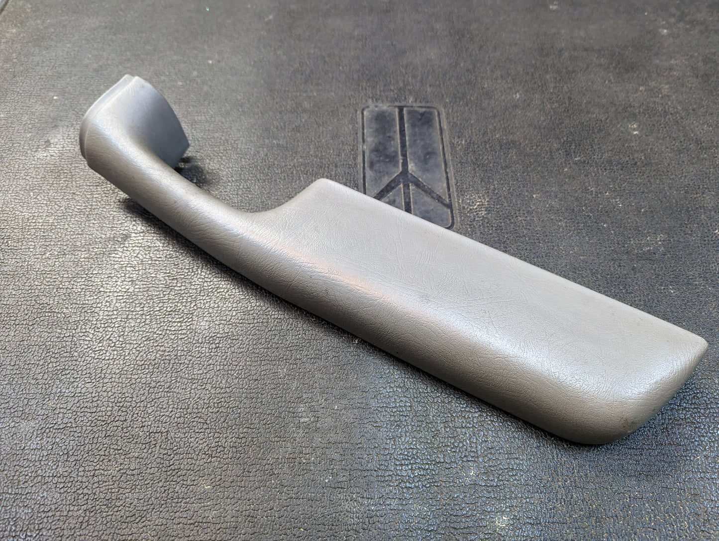 OEM Front RH Passenger Armrest in Light Gray for 1998-2005 Chevy S10, Blazer, and more
