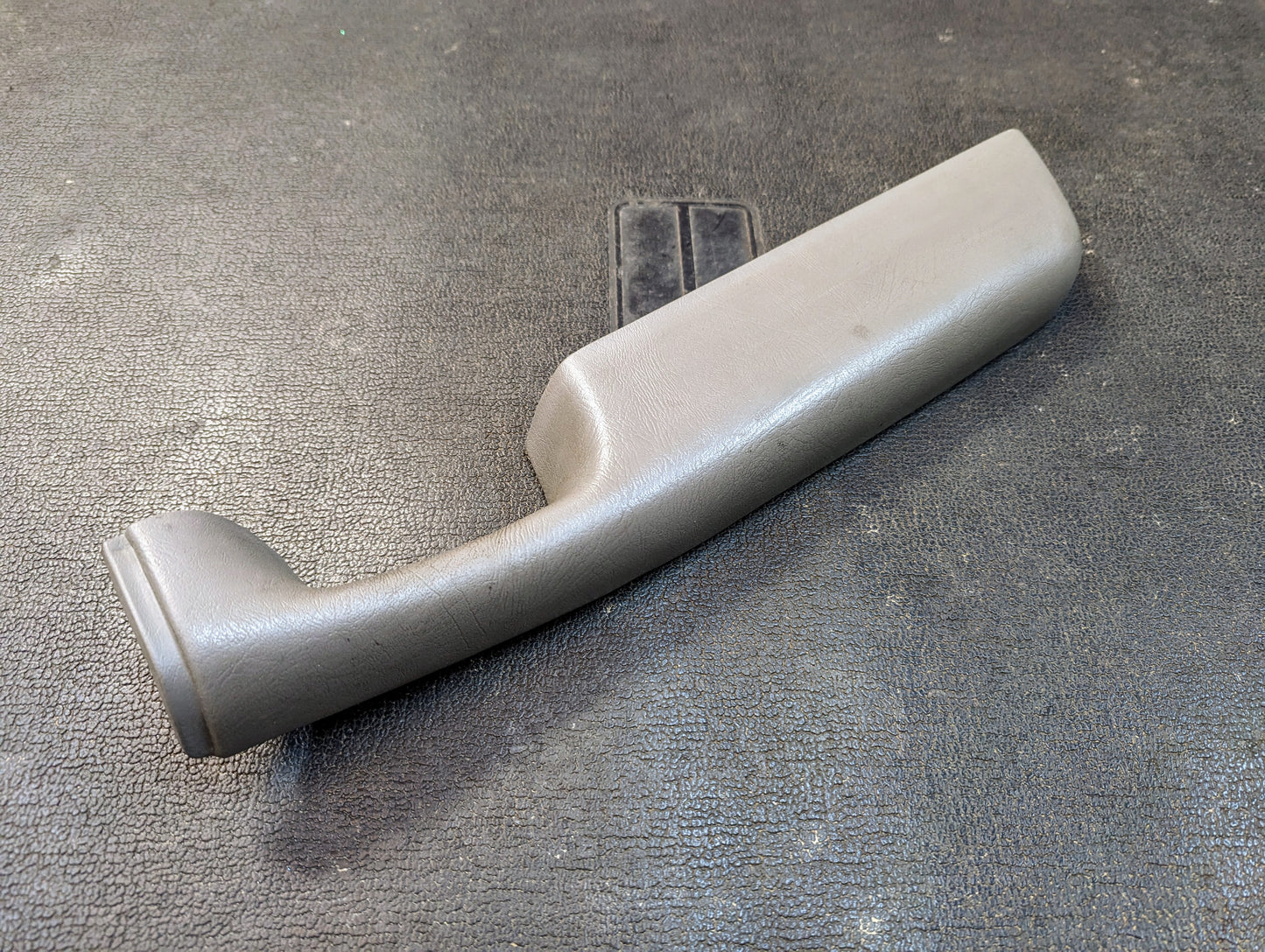 OEM Front RH Passenger Armrest in Light Gray for 1998-2005 Chevy S10, Blazer, and more