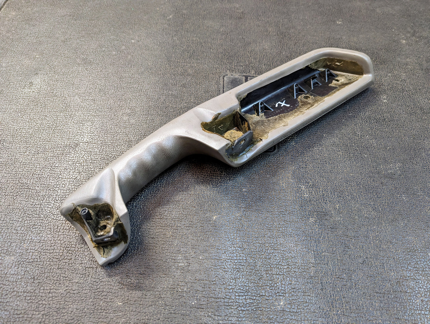 OEM Front RH Passenger Armrest in Light Gray for 1998-2005 Chevy S10, Blazer, and more