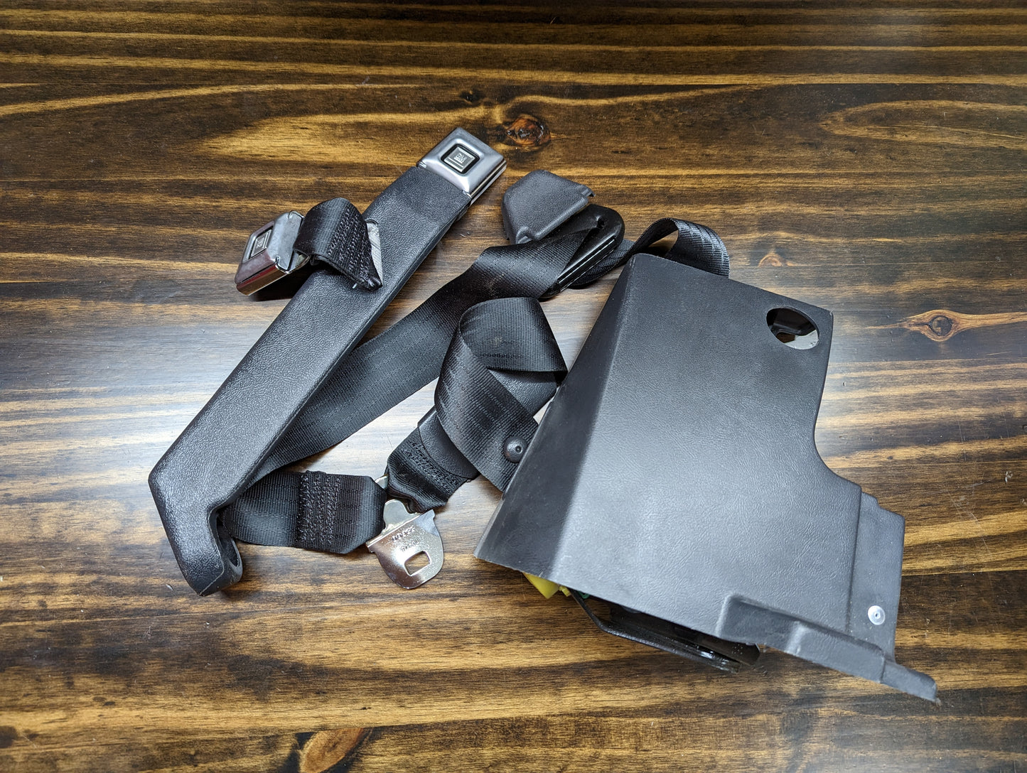 NOS Passenger Seat Belt Retractor & Buckle in Charcoal for 1982 - 1993 Chevy S10, GMC S15