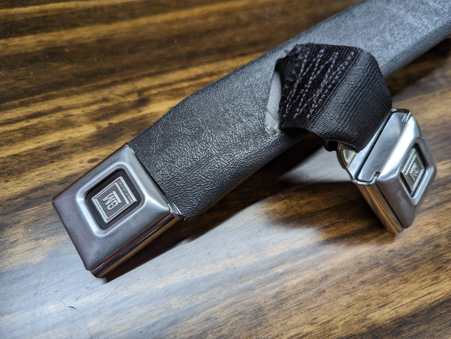 NOS Passenger Seat Belt Retractor & Buckle in Charcoal for 1982 - 1993 Chevy S10, GMC S15