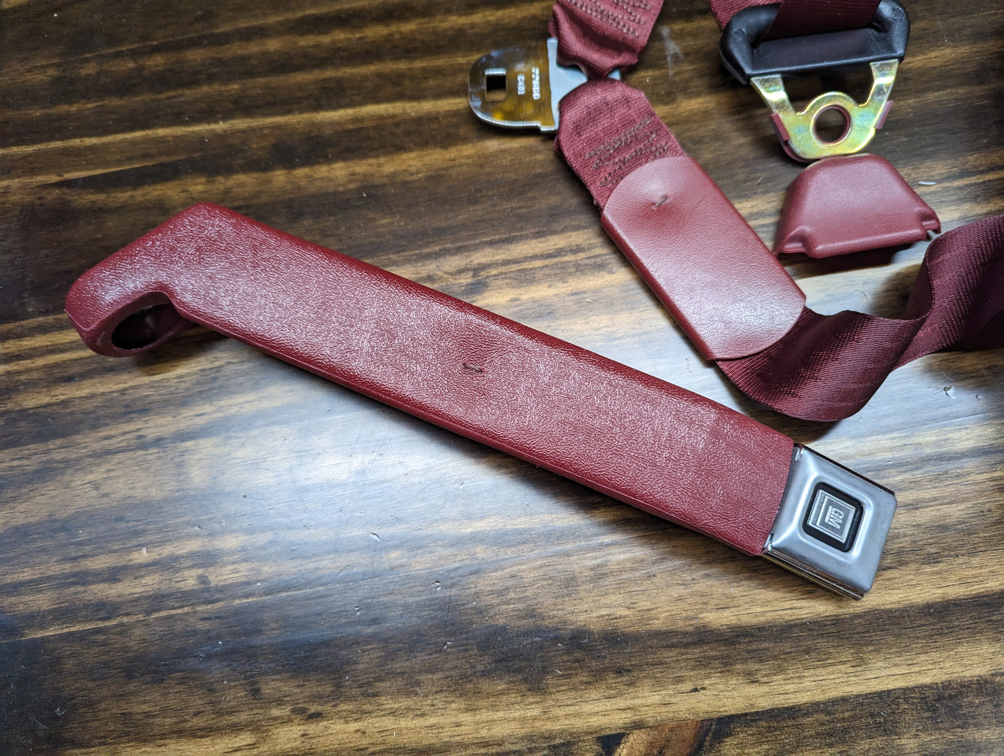 NOS Passenger Seat Belt Retractor & Buckle in Red for 1982 - 1993 Chevy S10, GMC S15