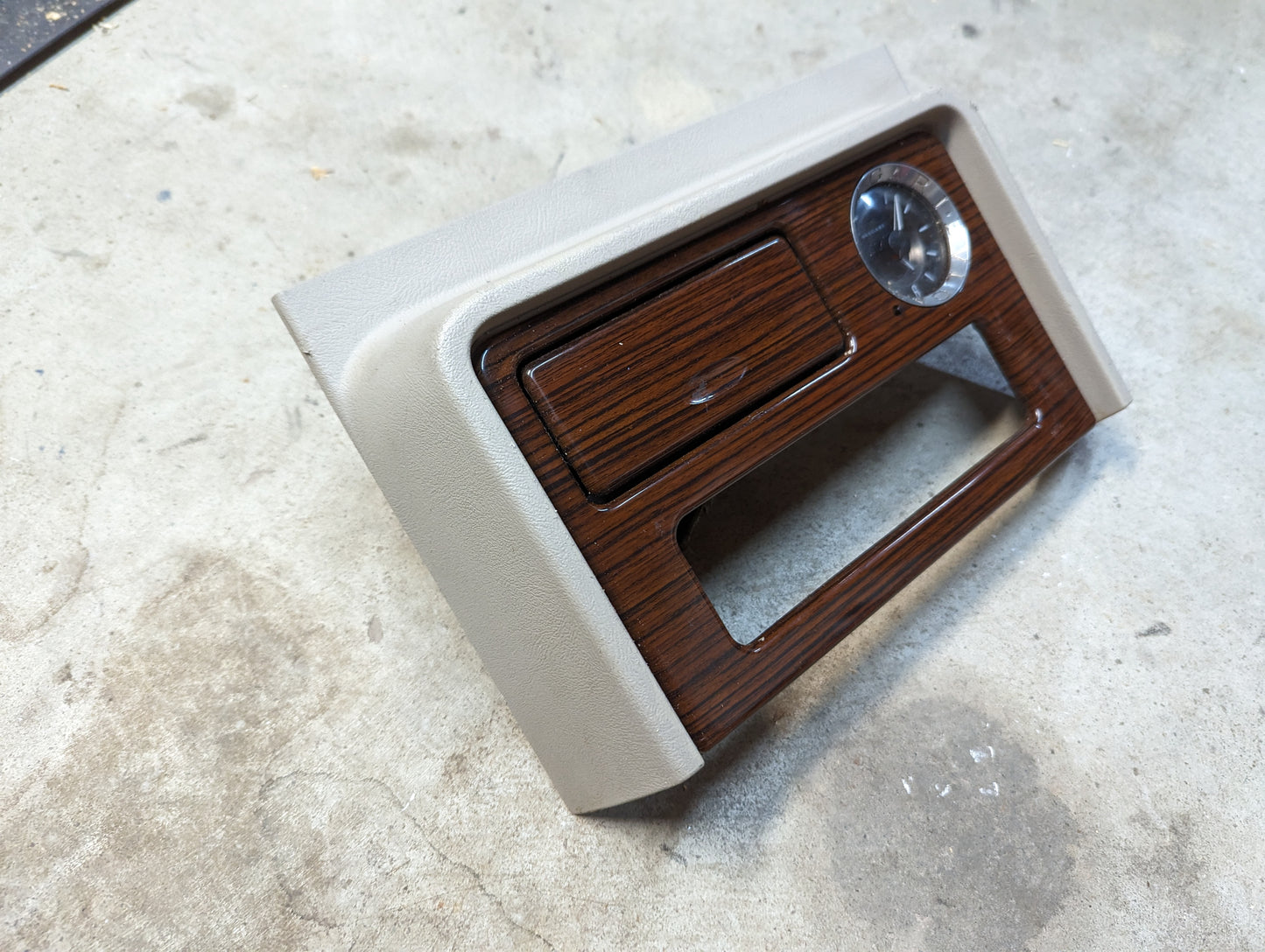 OEM Center Console Front Bin Woodgrain Trim with Clock in Light Beige for 2003-2006 Cadillac Escalade