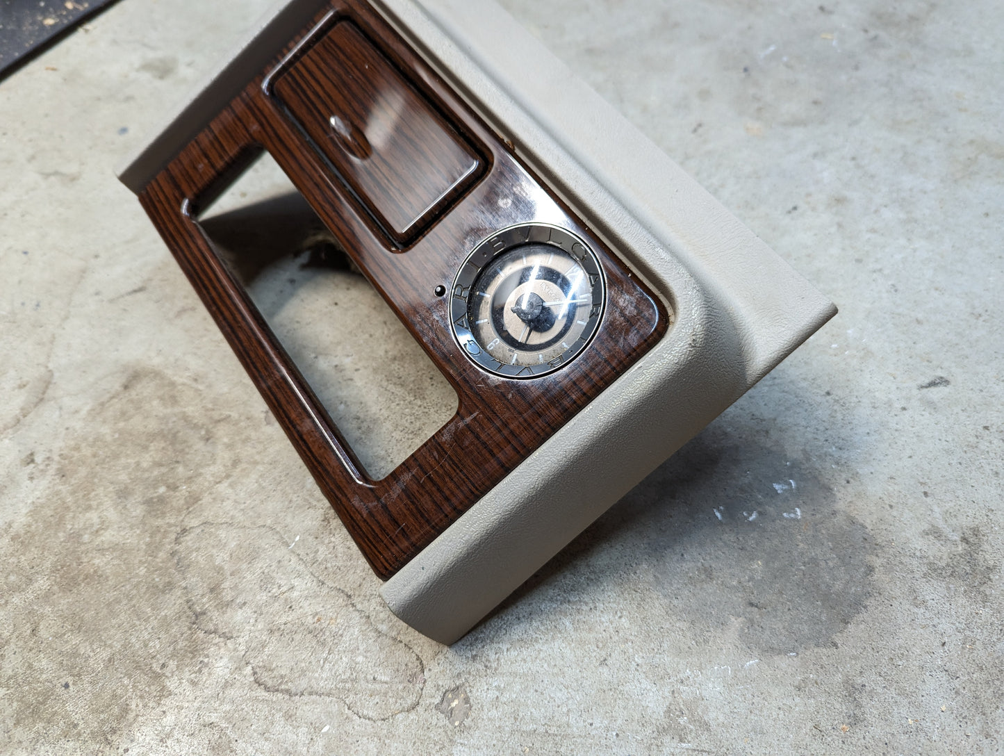 OEM Center Console Front Bin Woodgrain Trim with Clock in Light Beige for 2003-2006 Cadillac Escalade