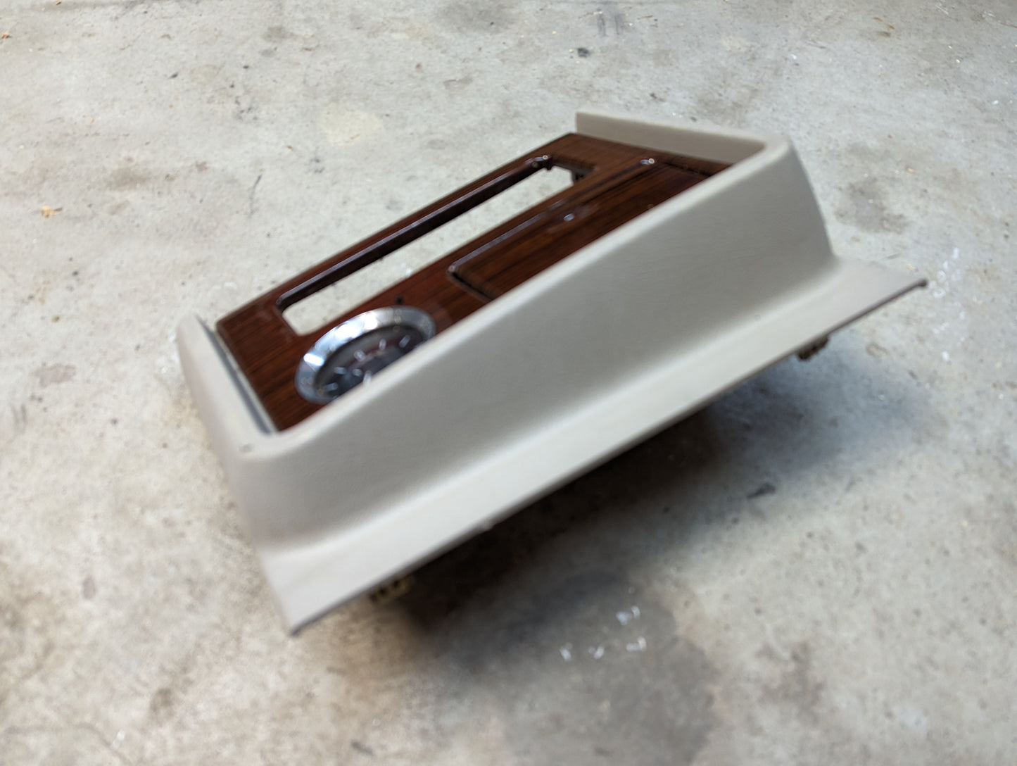 OEM Center Console Front Bin Woodgrain Trim with Clock in Light Beige for 2003-2006 Cadillac Escalade