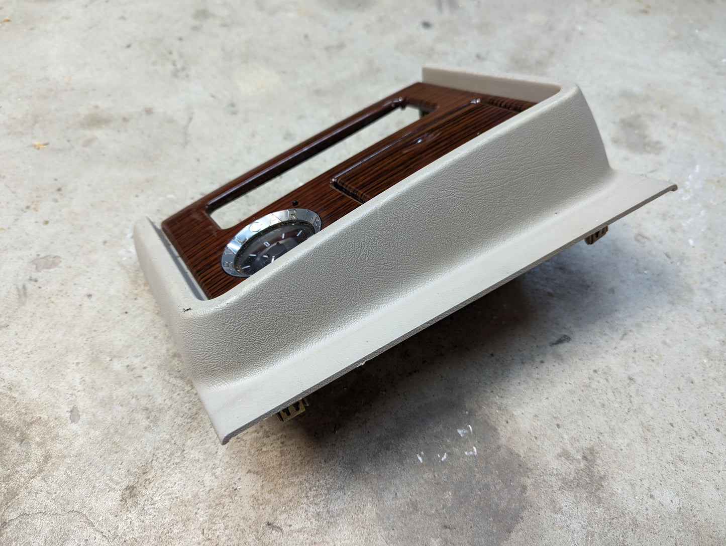 OEM Center Console Front Bin Woodgrain Trim with Clock in Light Beige for 2003-2006 Cadillac Escalade