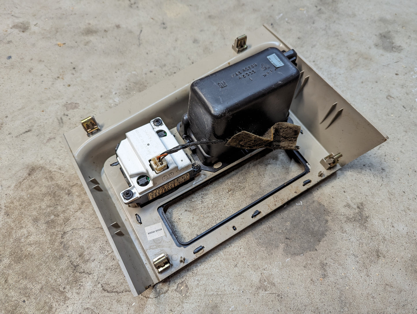 OEM Center Console Front Bin Woodgrain Trim with Clock in Light Beige for 2003-2006 Cadillac Escalade