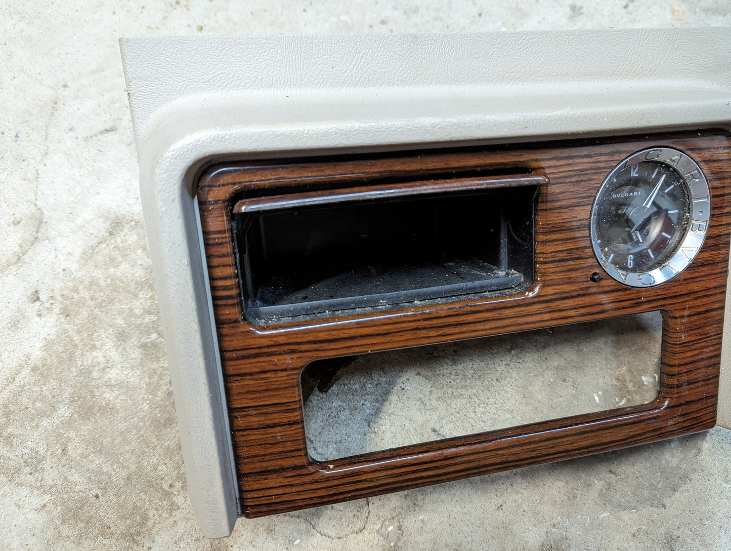OEM Center Console Front Bin Woodgrain Trim with Clock in Light Beige for 2003-2006 Cadillac Escalade