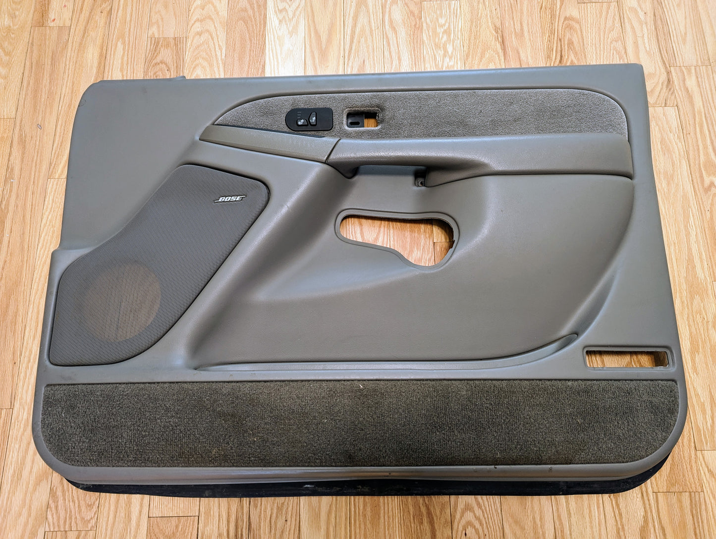 RH Passenger Light Gray Front Door Trim Panel for 2003 - 2006 Chevy Silverado GMC Sierra and more