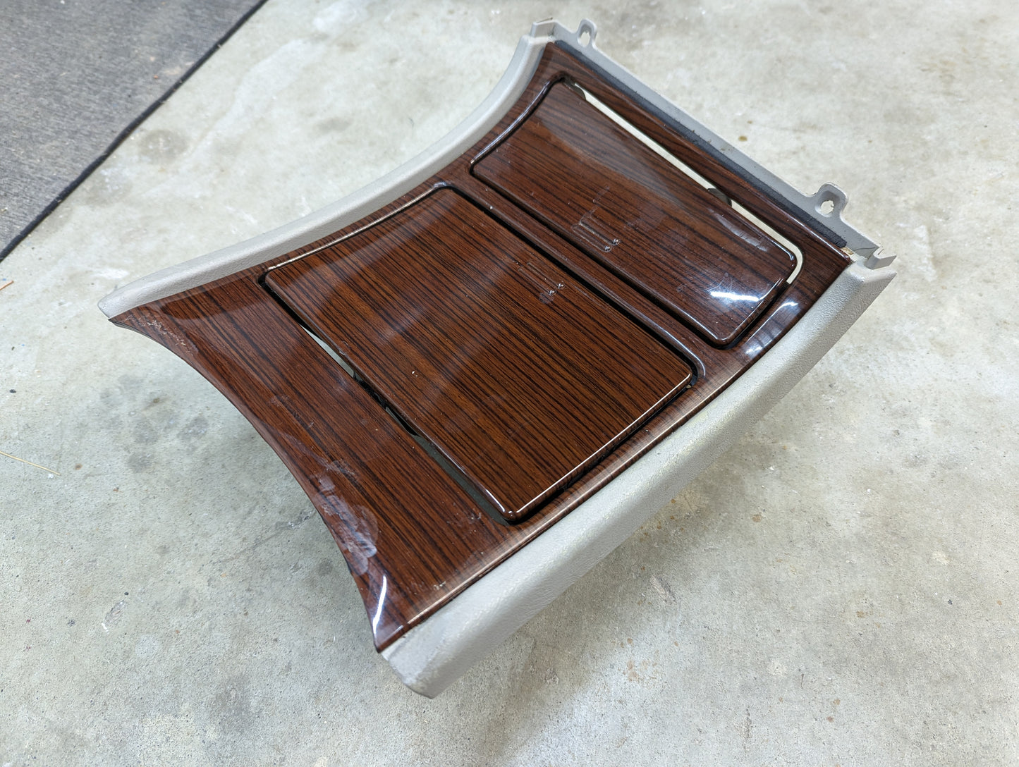 OEM Center Console Front Cup Holder & Trim Bezel in Shale with Woodgrain for 2002 Cadillac Escalade EXT ESV
