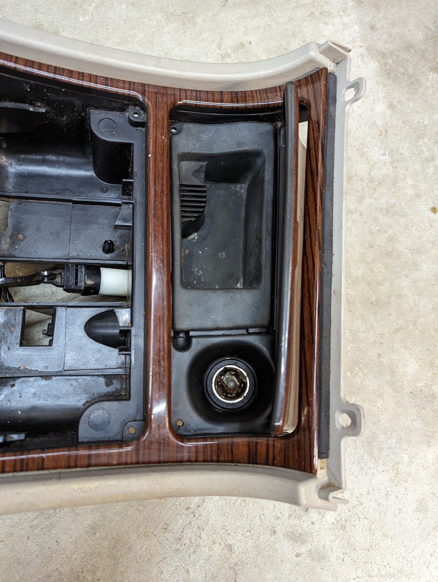 OEM Center Console Front Cup Holder & Trim Bezel in Shale with Woodgrain for 2002 Cadillac Escalade EXT ESV