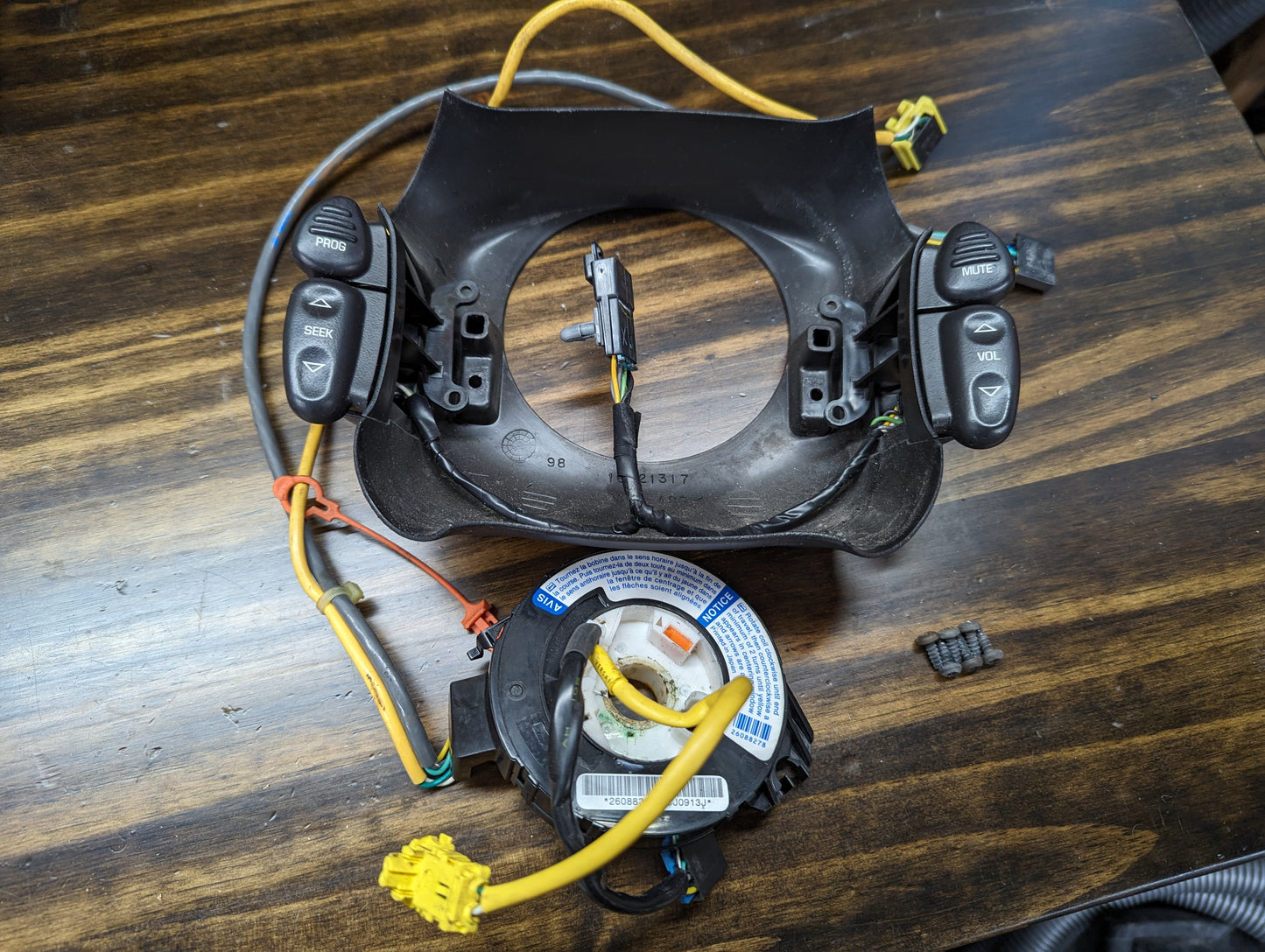 General Motors KIT Steering Wheel Black Button Radio Controls & Clock Spring for 2000-2003 Chevy S10, Blazer, and more—ideal for steering wheel controls upgrades or verifying clock spring part numbers.