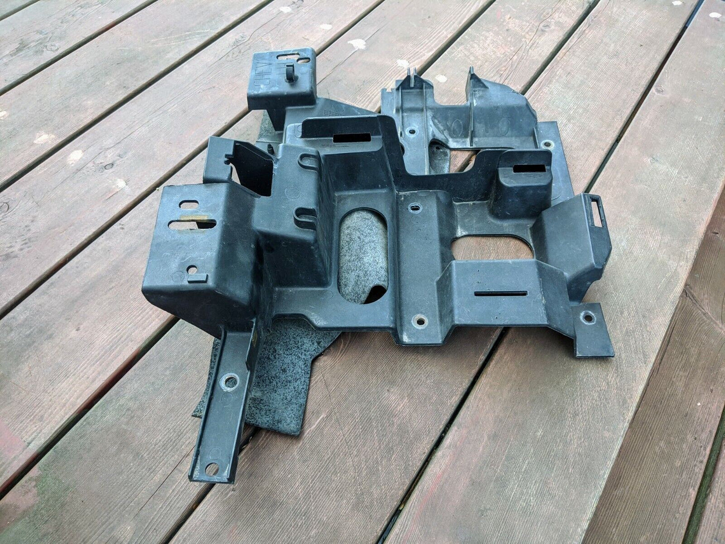 03-07 Chevy Silverado Headlight Headlamp Mounting Bracket Housing Driver Left LH