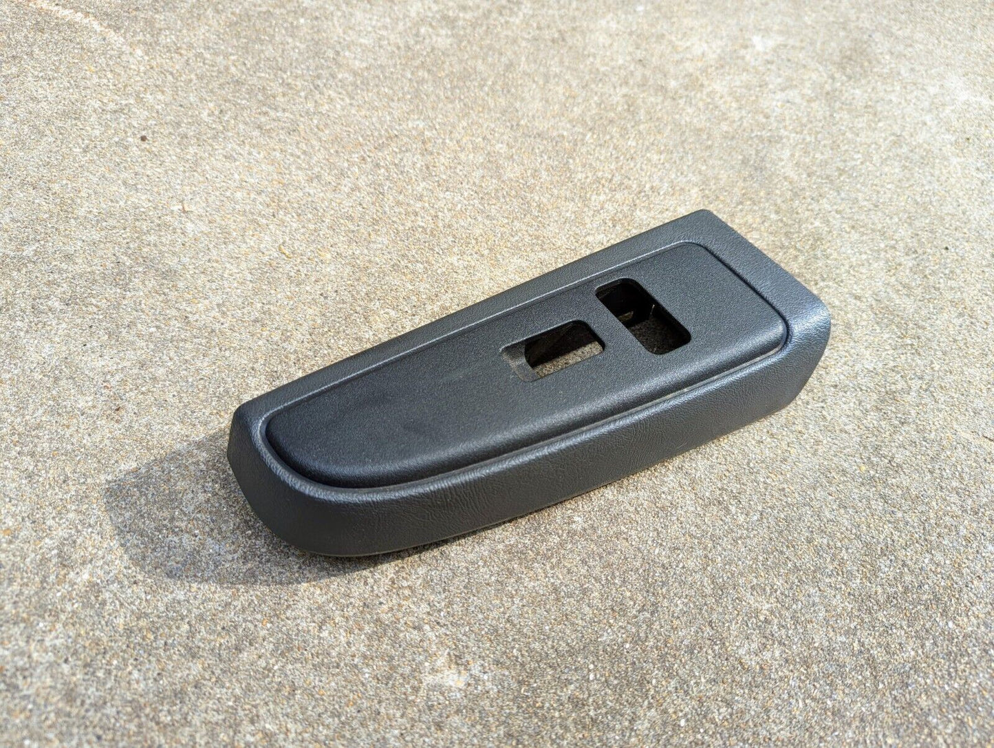 OEM Passenger RH Power Switch Bezel in Dark Gray for 2003-2006 Silverado Tahoe Yukon Sierra and more