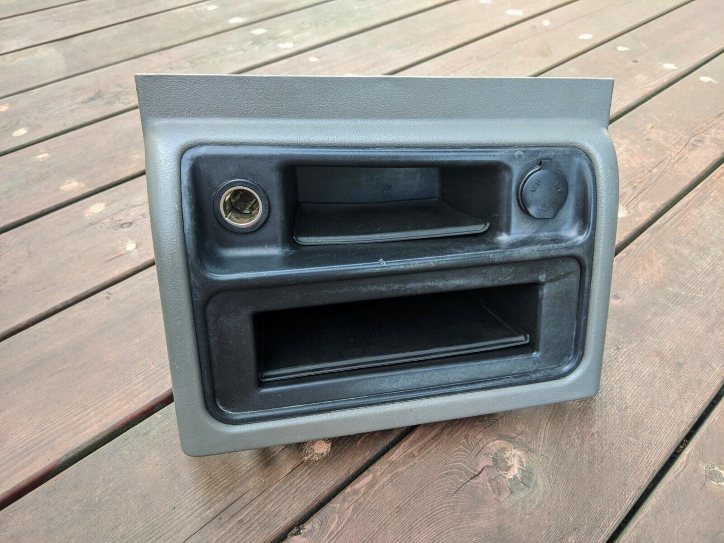 03-06 Silverado Sierra Tahoe Center Console Front Cubby Pewter Trim Lt Gray 921