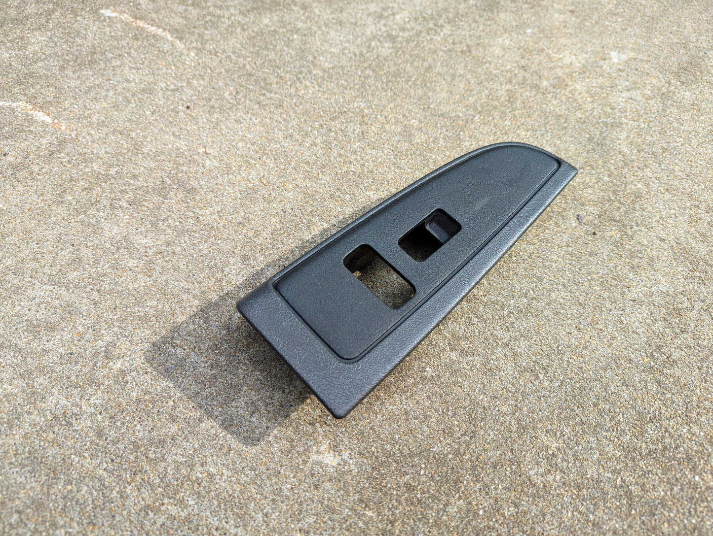 OEM Passenger RH Power Switch Bezel in Dark Gray for 2003-2006 Silverado Tahoe Yukon Sierra and more