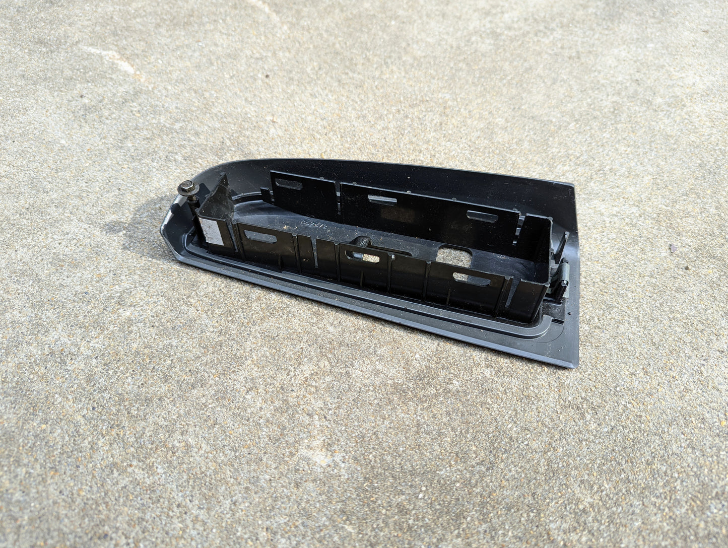OEM Passenger RH Power Switch Bezel in Dark Gray for 2003-2006 Silverado Tahoe Yukon Sierra and more