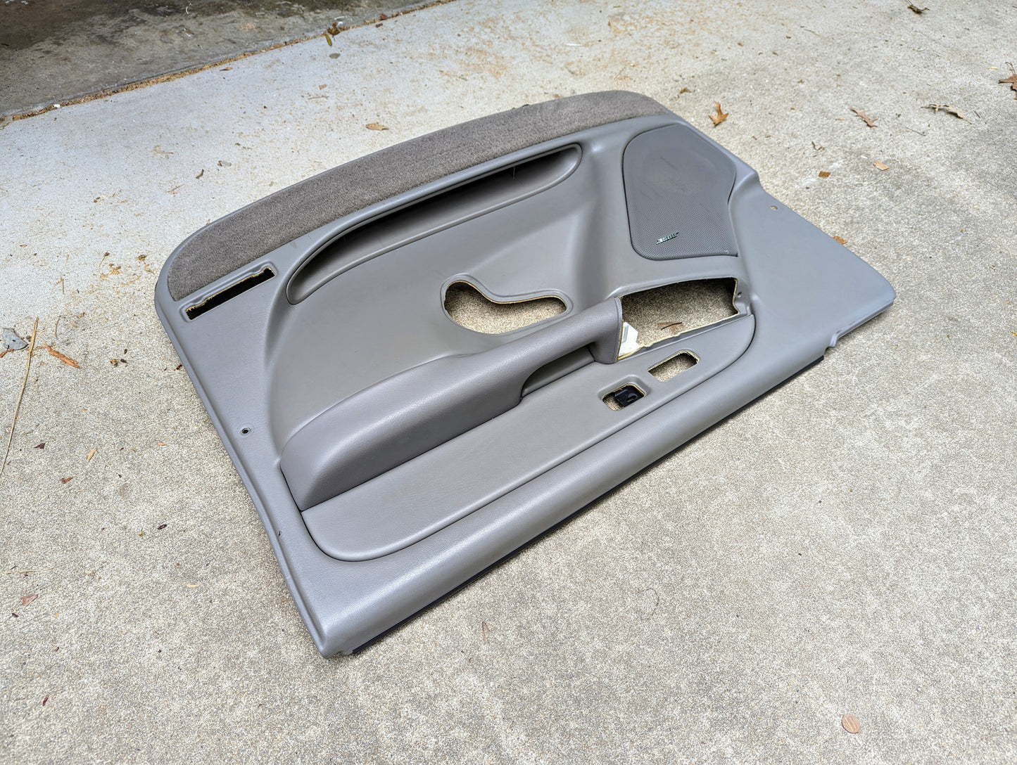 RH Passenger Light Gray Front Door Trim Panel for 2003 - 2006 Chevy Silverado GMC Sierra and more