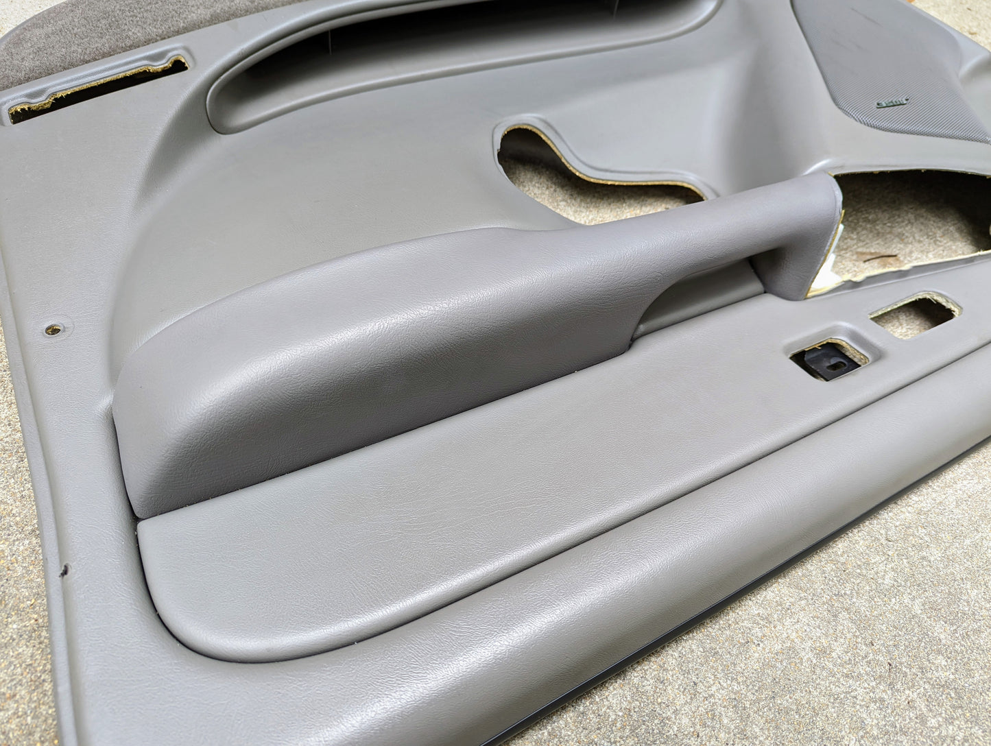 RH Passenger Light Gray Front Door Trim Panel for 2003 - 2006 Chevy Silverado GMC Sierra and more