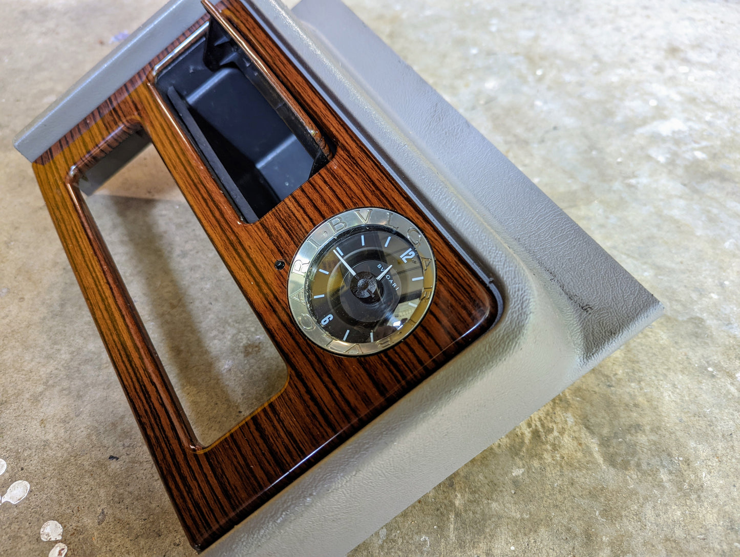 OEM Center Console Front Bin Woodgrain Trim with Clock in Light Gray for 2003-2006 Cadillac Escalade