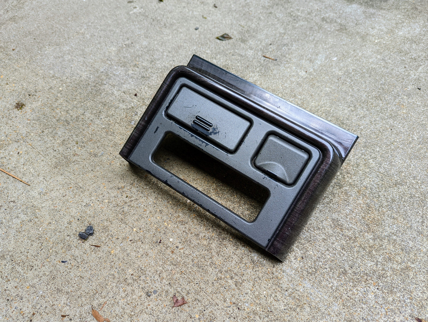 OEM 2003 - 2006 GMC Sierra Yukon Denali Center Console Front Bin Dash Trim Bezel with Dark Woodgrain