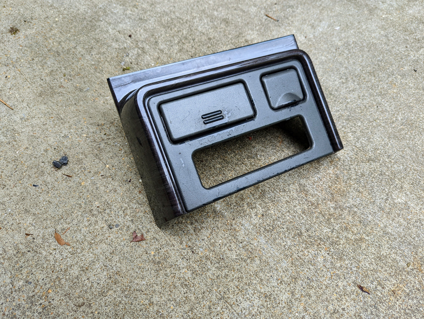 OEM 2003 - 2006 GMC Sierra Yukon Denali Center Console Front Bin Dash Trim Bezel with Dark Woodgrain