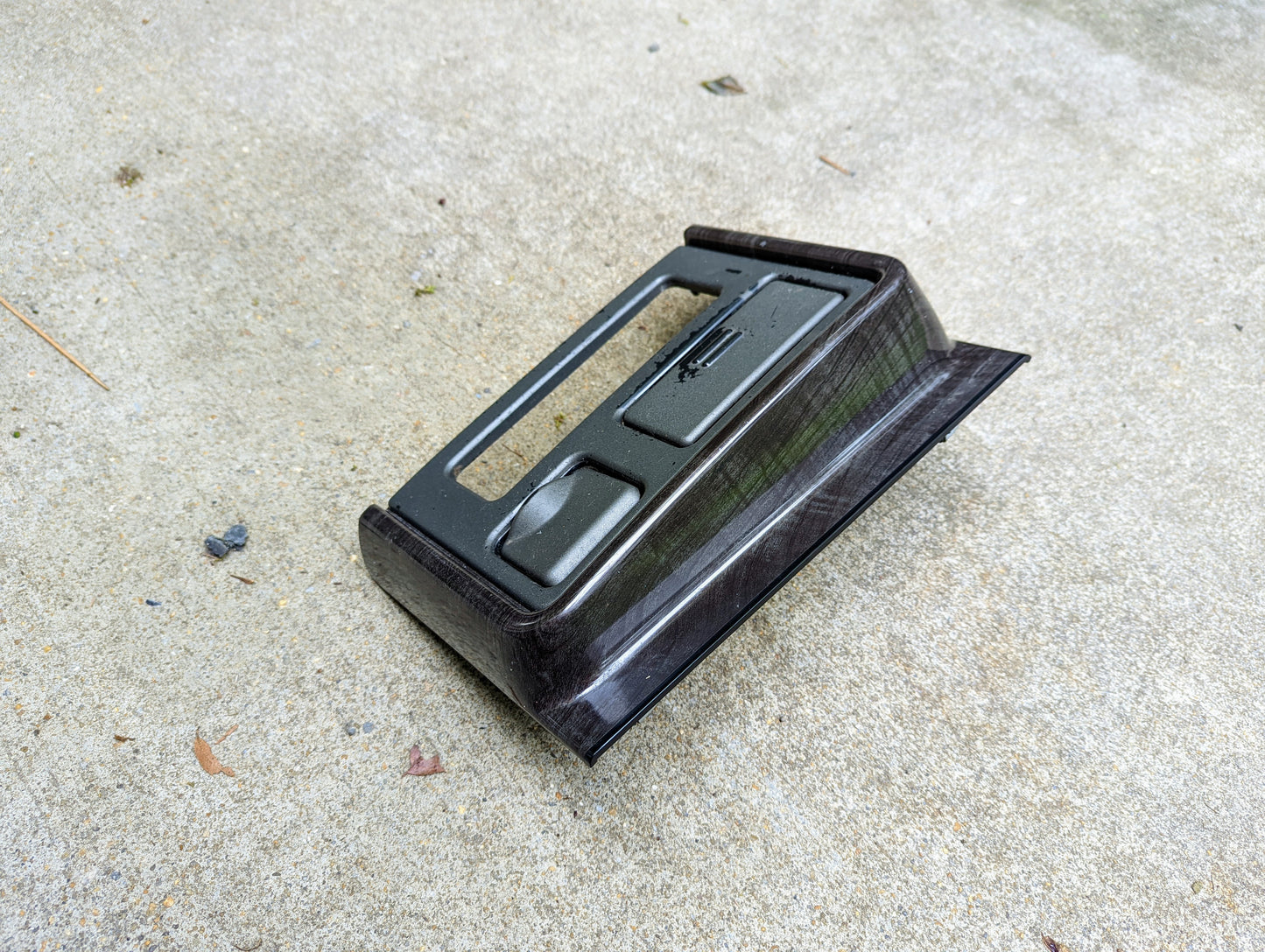 OEM 2003 - 2006 GMC Sierra Yukon Denali Center Console Front Bin Dash Trim Bezel with Dark Woodgrain